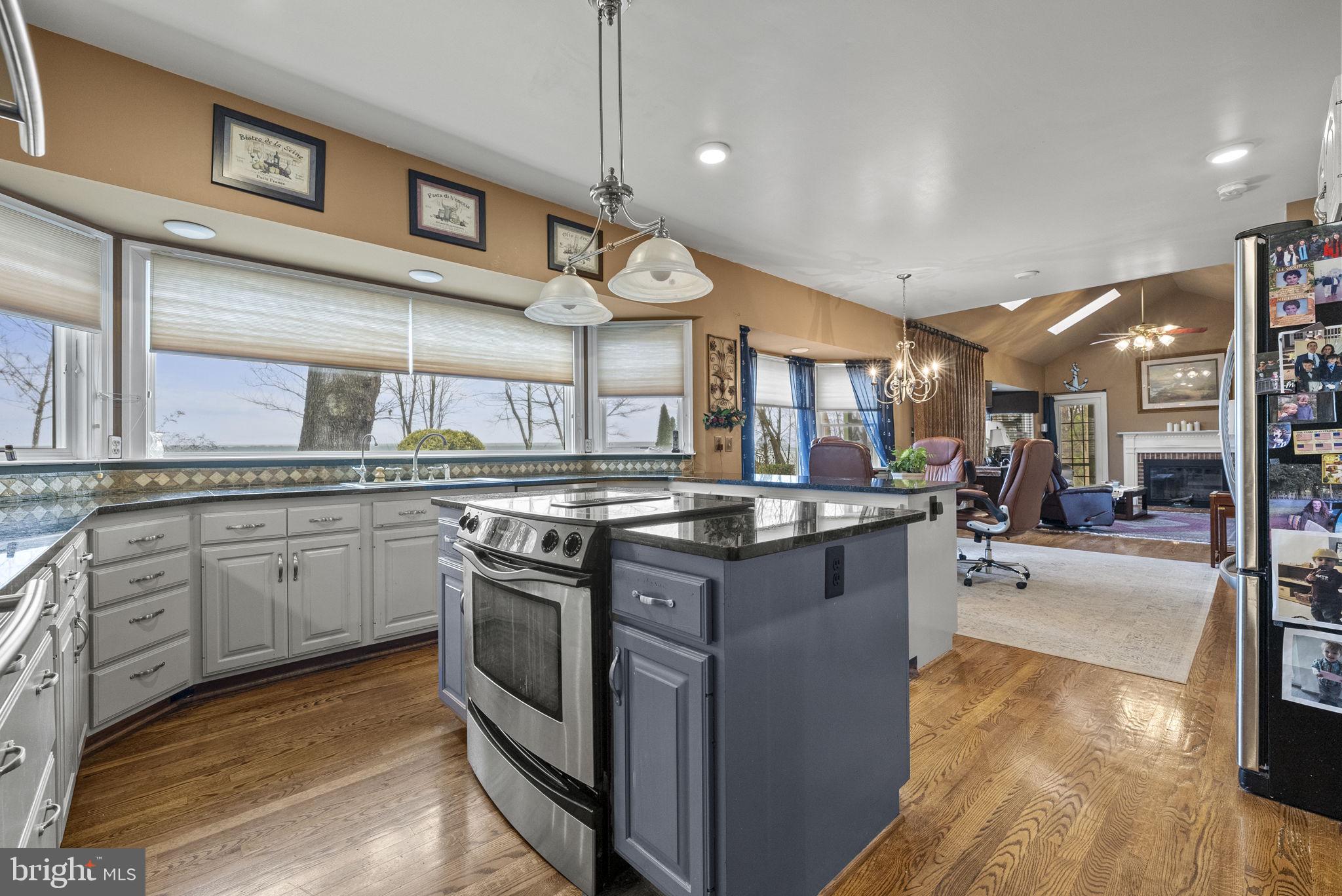 HALLOWING POINT RIVER ESTATES - Residential