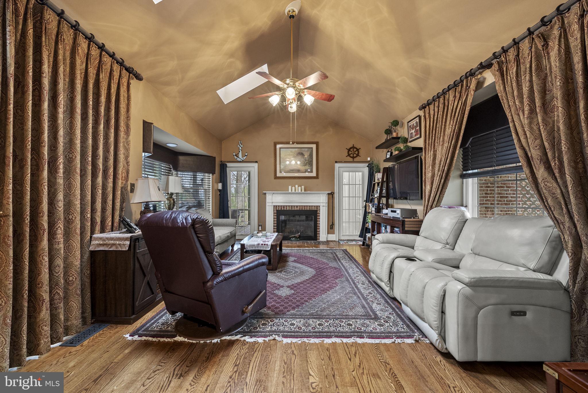 HALLOWING POINT RIVER ESTATES - Residential