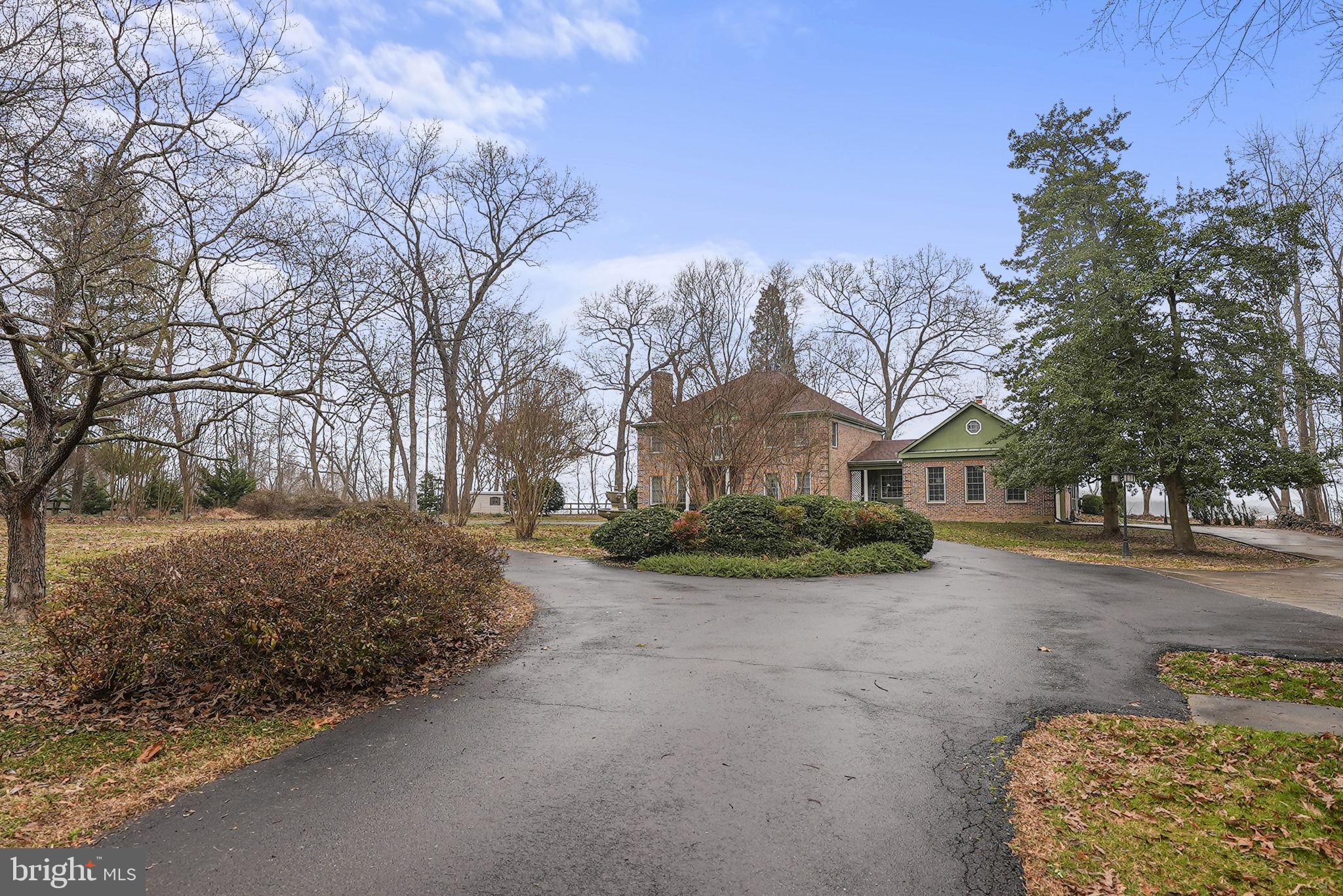 HALLOWING POINT RIVER ESTATES - Residential