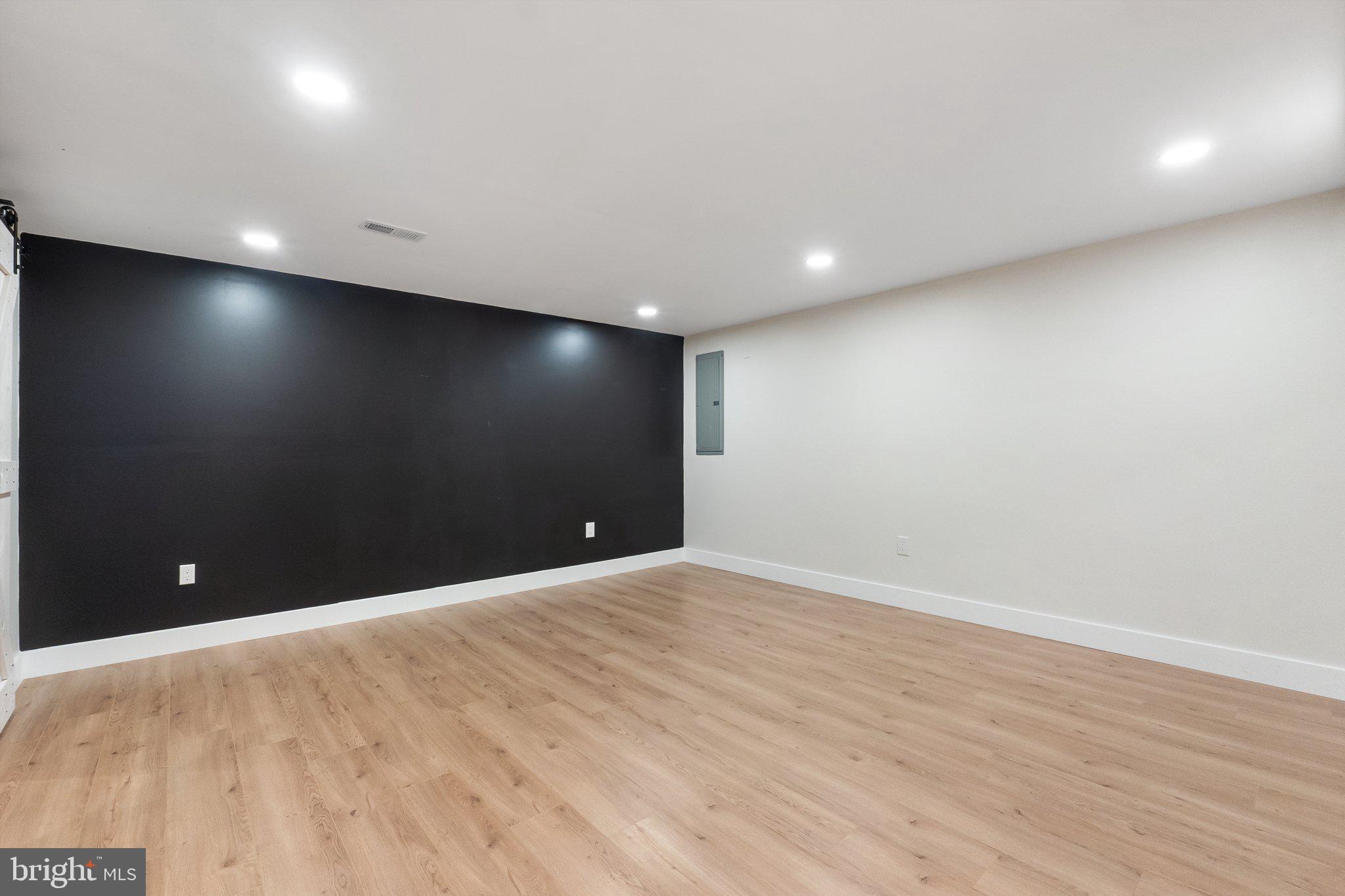 SHEFFIELD MANOR - Residential Lease