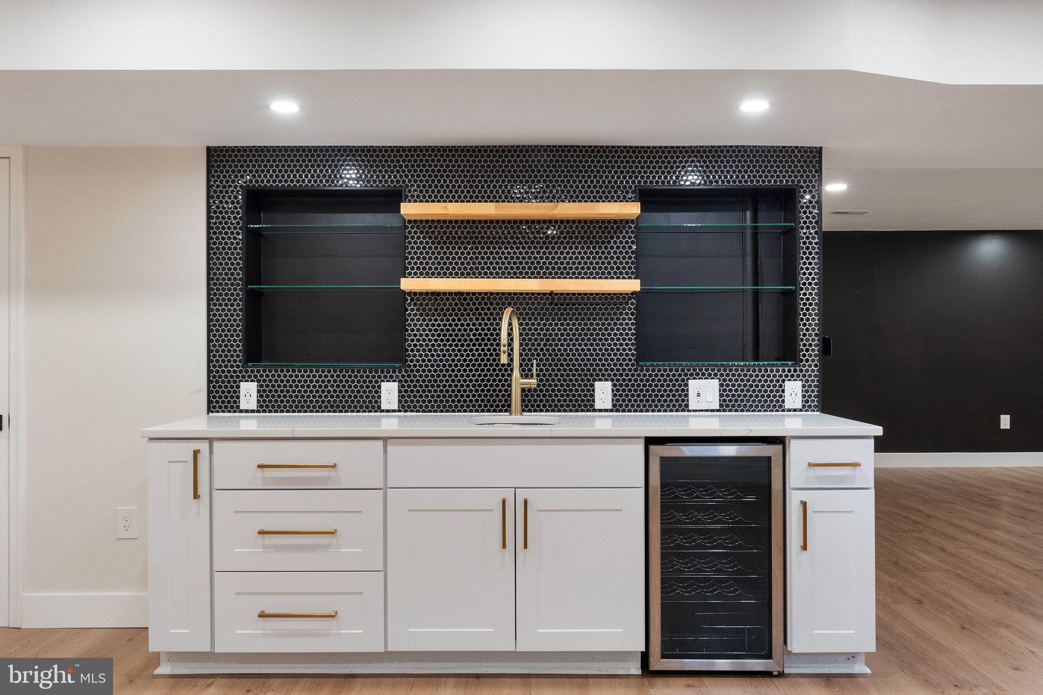 SHEFFIELD MANOR - Residential Lease