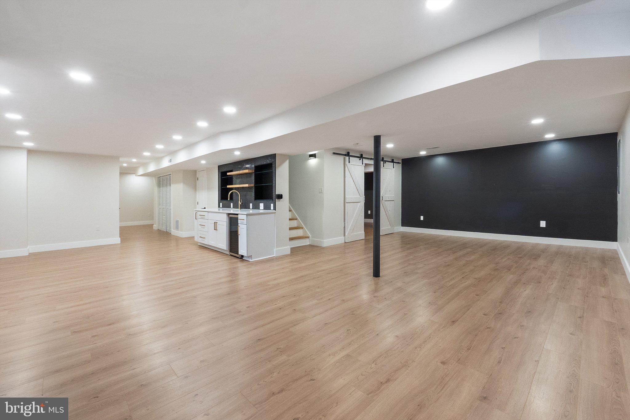 SHEFFIELD MANOR - Residential Lease