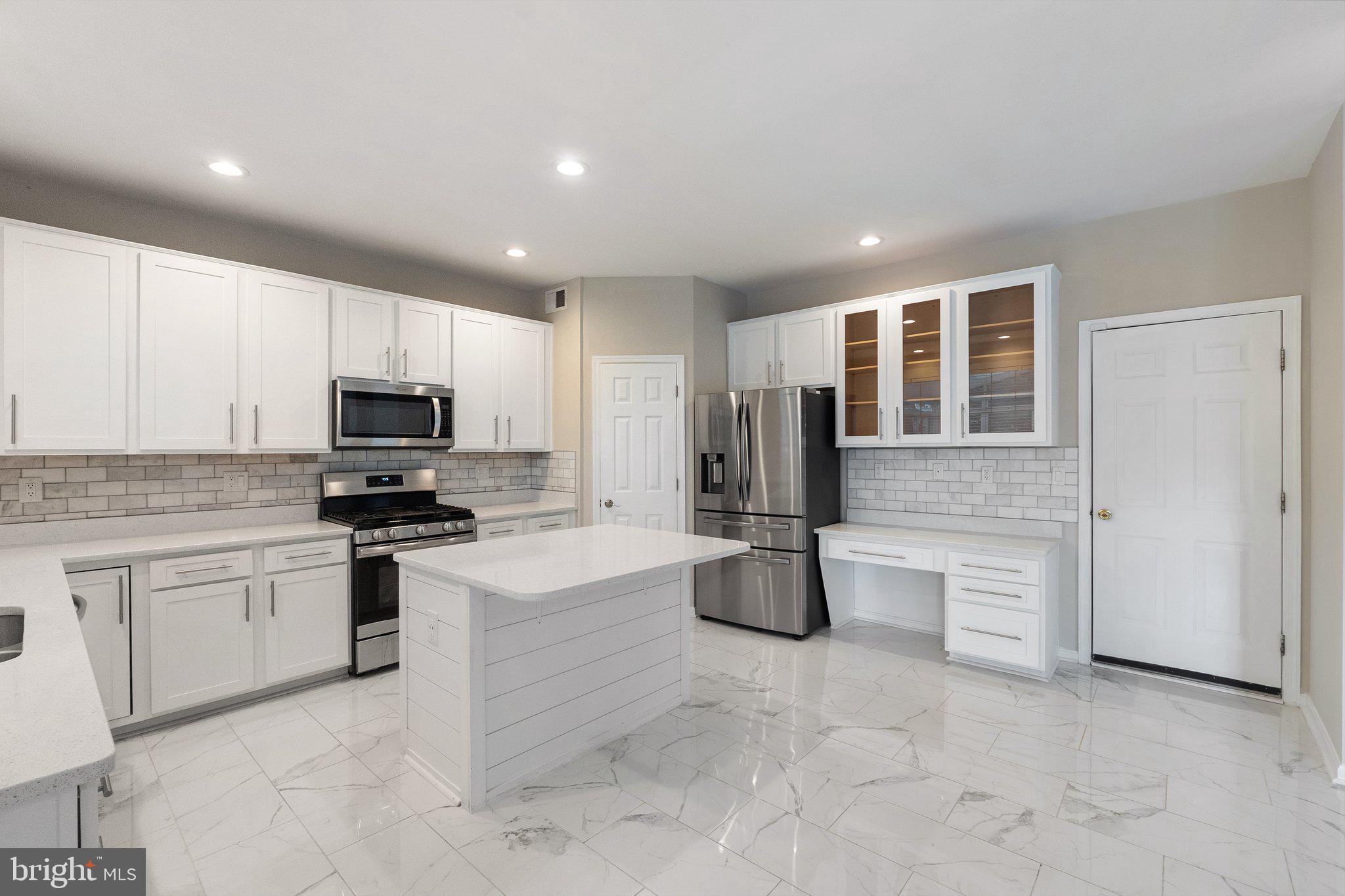 SHEFFIELD MANOR - Residential Lease