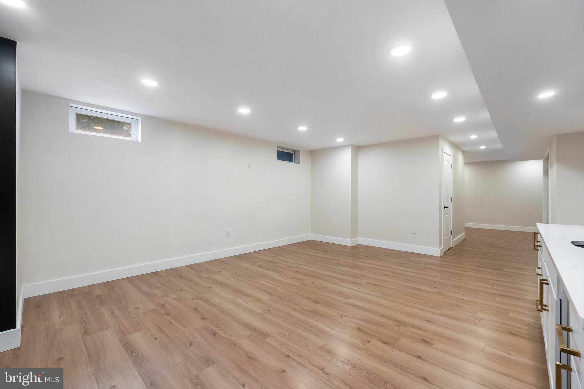 SHEFFIELD MANOR - Residential Lease