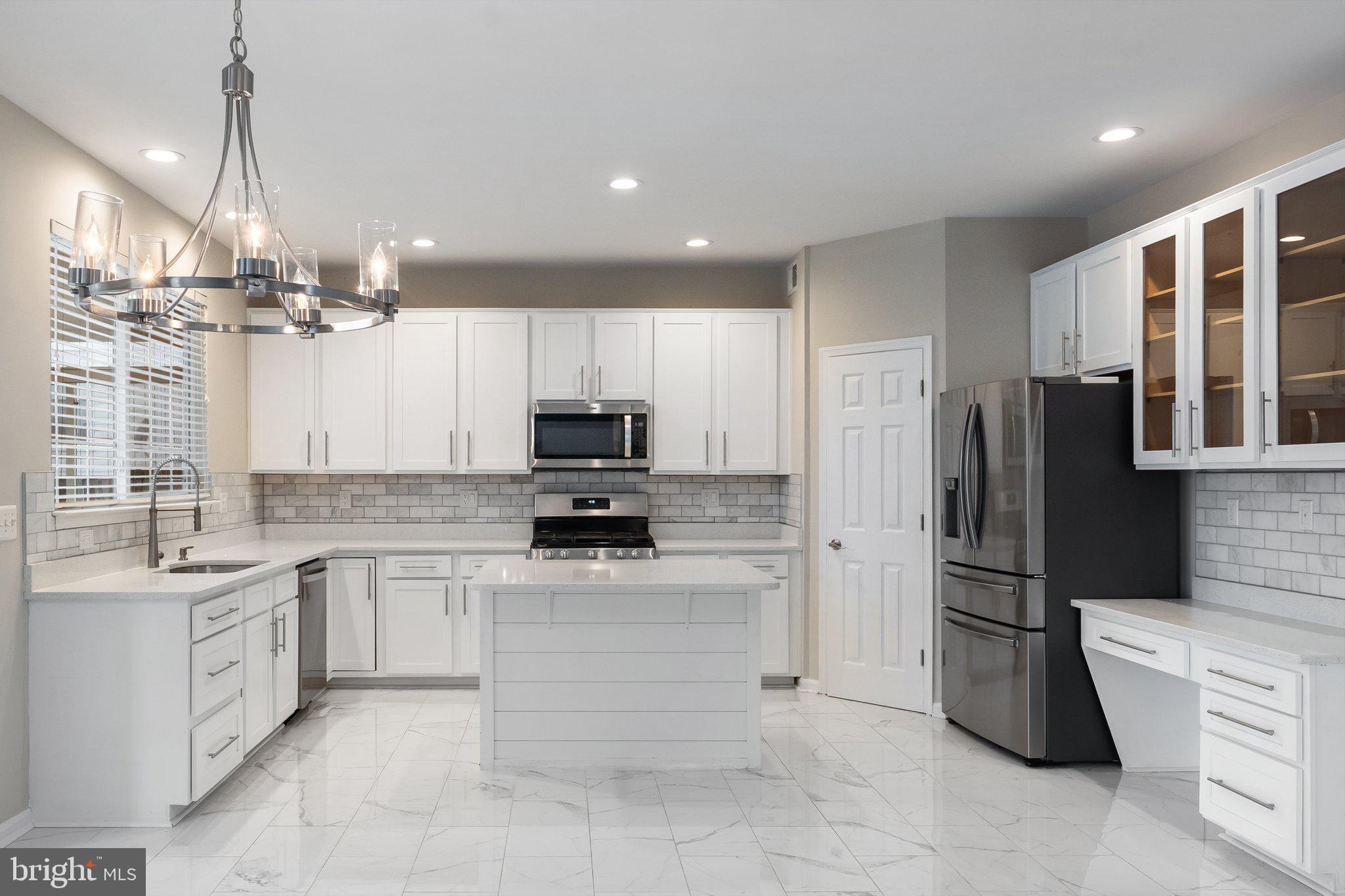 SHEFFIELD MANOR - Residential Lease