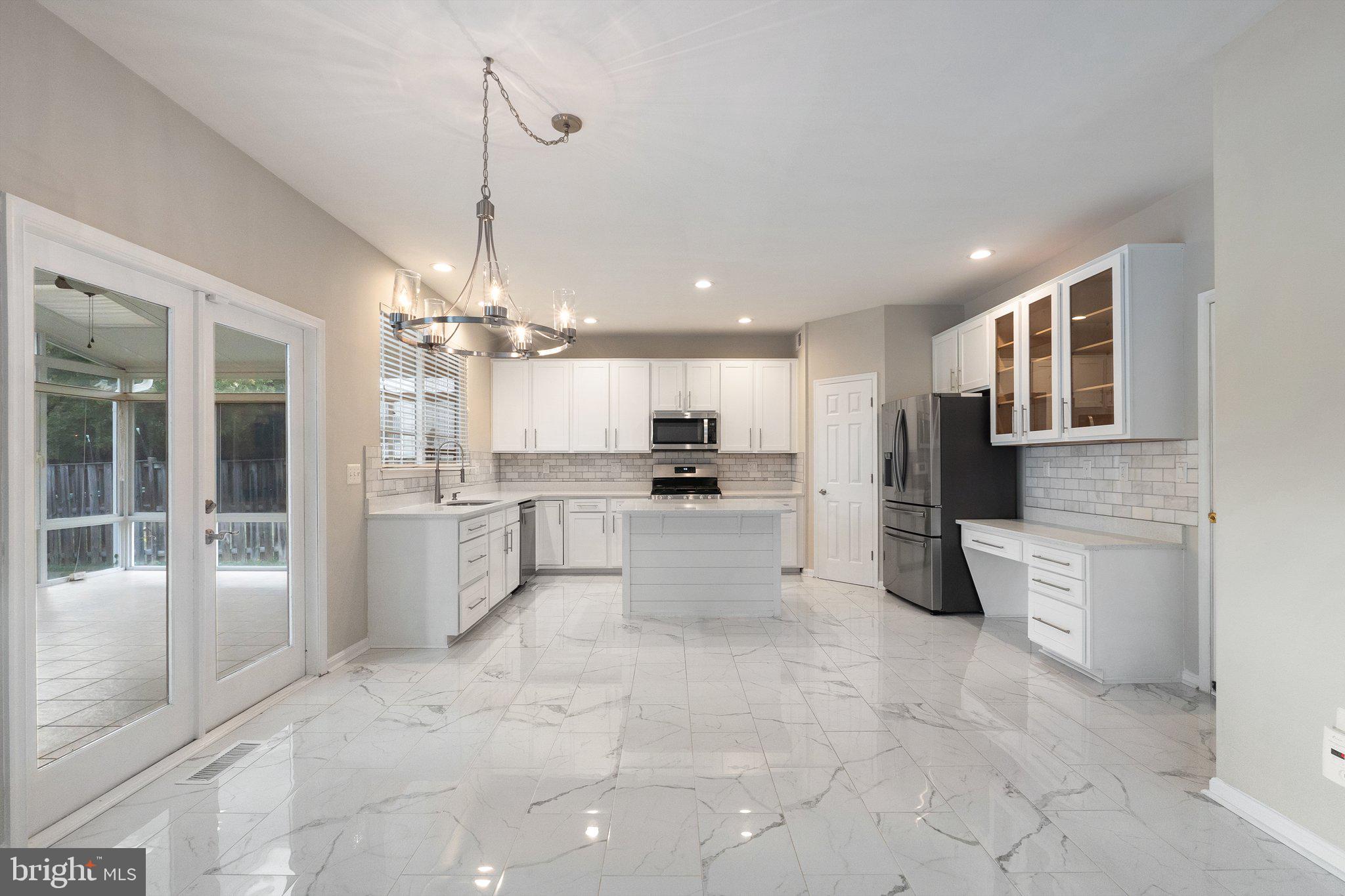 SHEFFIELD MANOR - Residential Lease