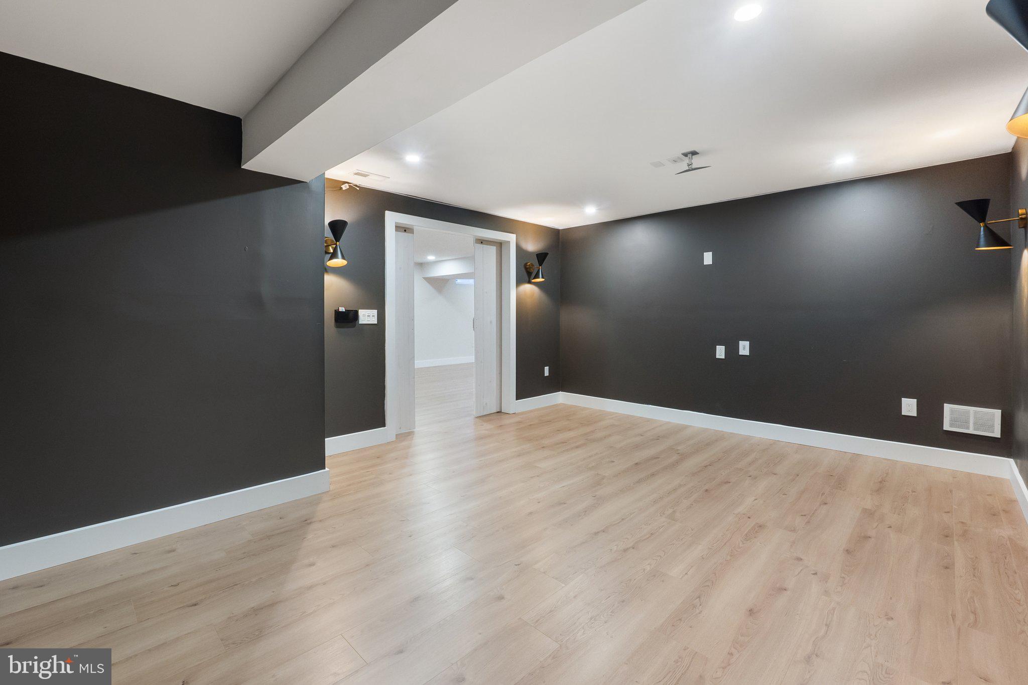 SHEFFIELD MANOR - Residential Lease