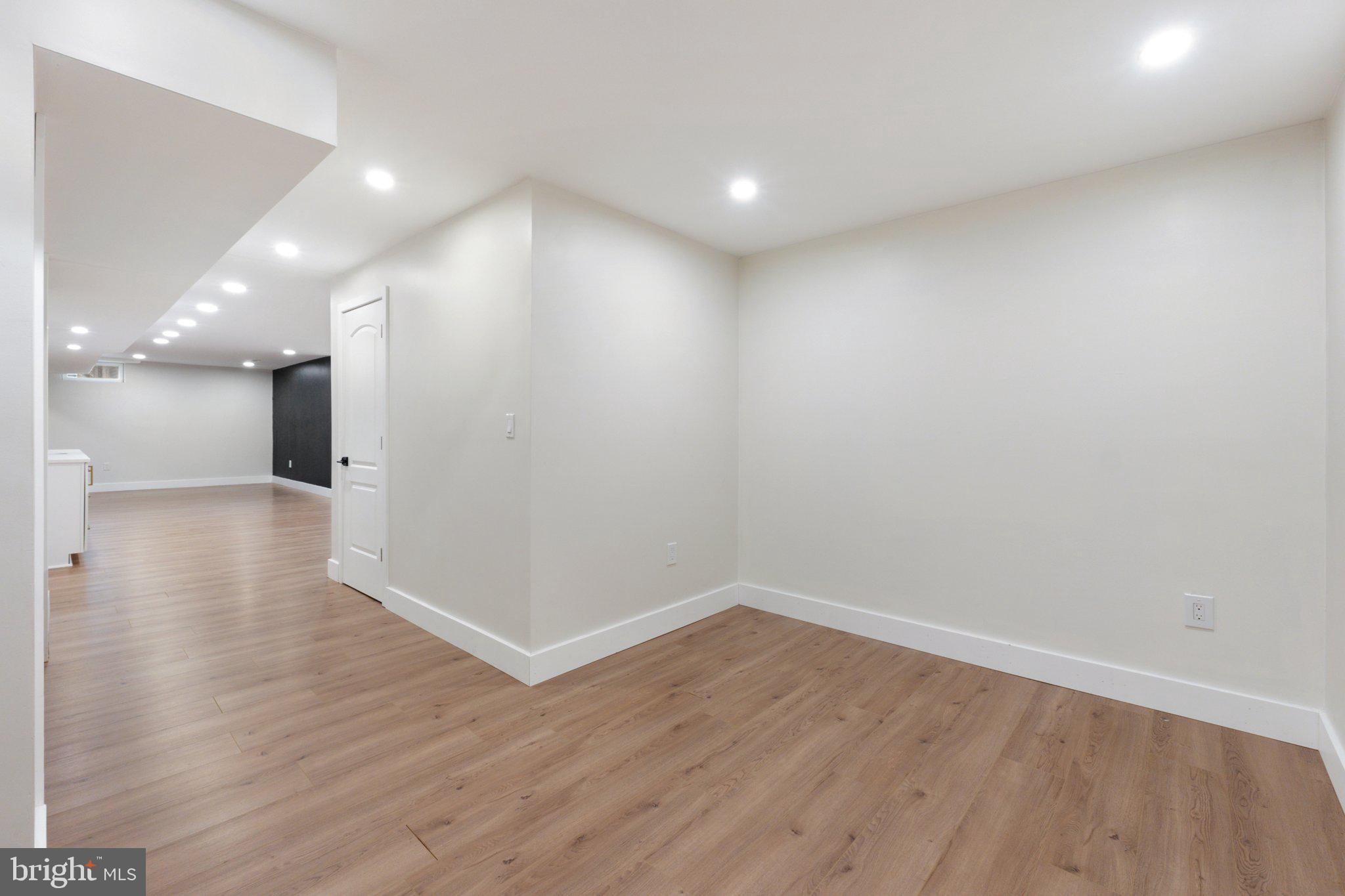 SHEFFIELD MANOR - Residential Lease