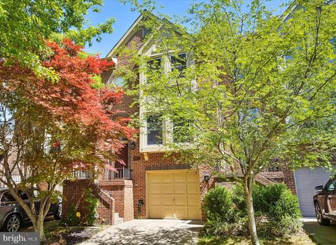 Photo of 3913 Green Look Court, FAIRFAX, VA 22033 (MLS # VAFX2298130)