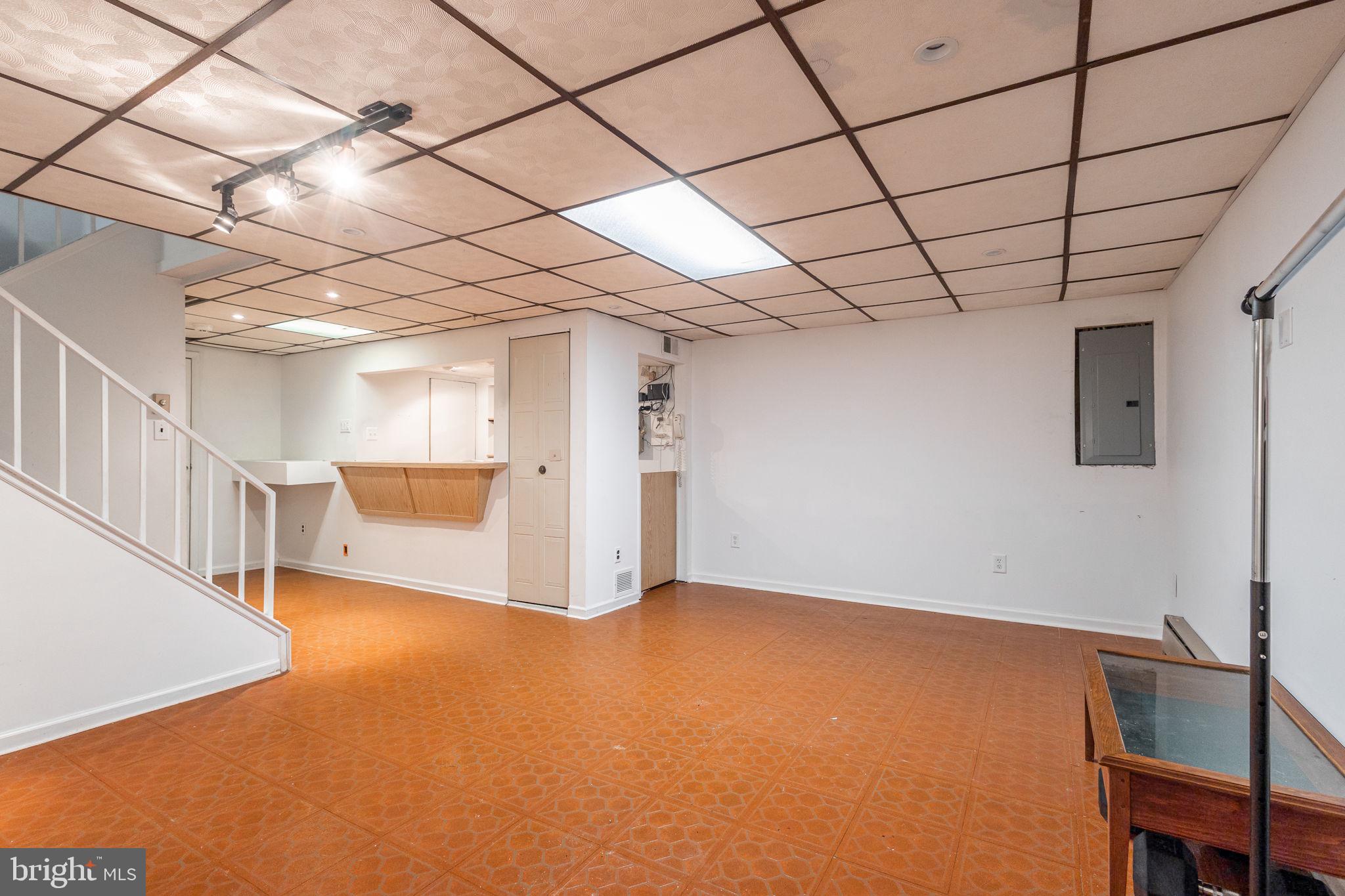 VILLAGE SHIRES - Residential