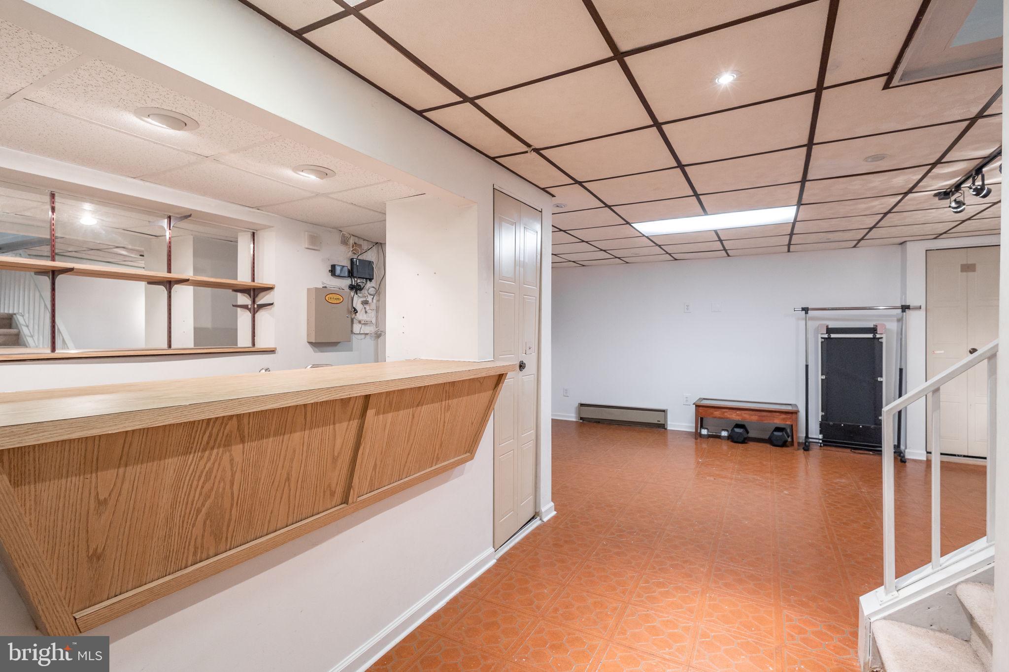 VILLAGE SHIRES - Residential