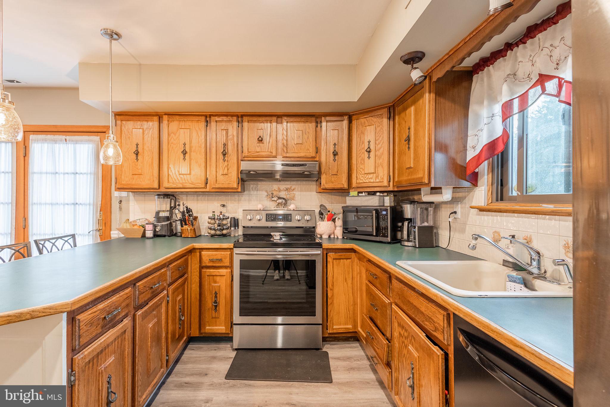 VILLAGE SHIRES - Residential