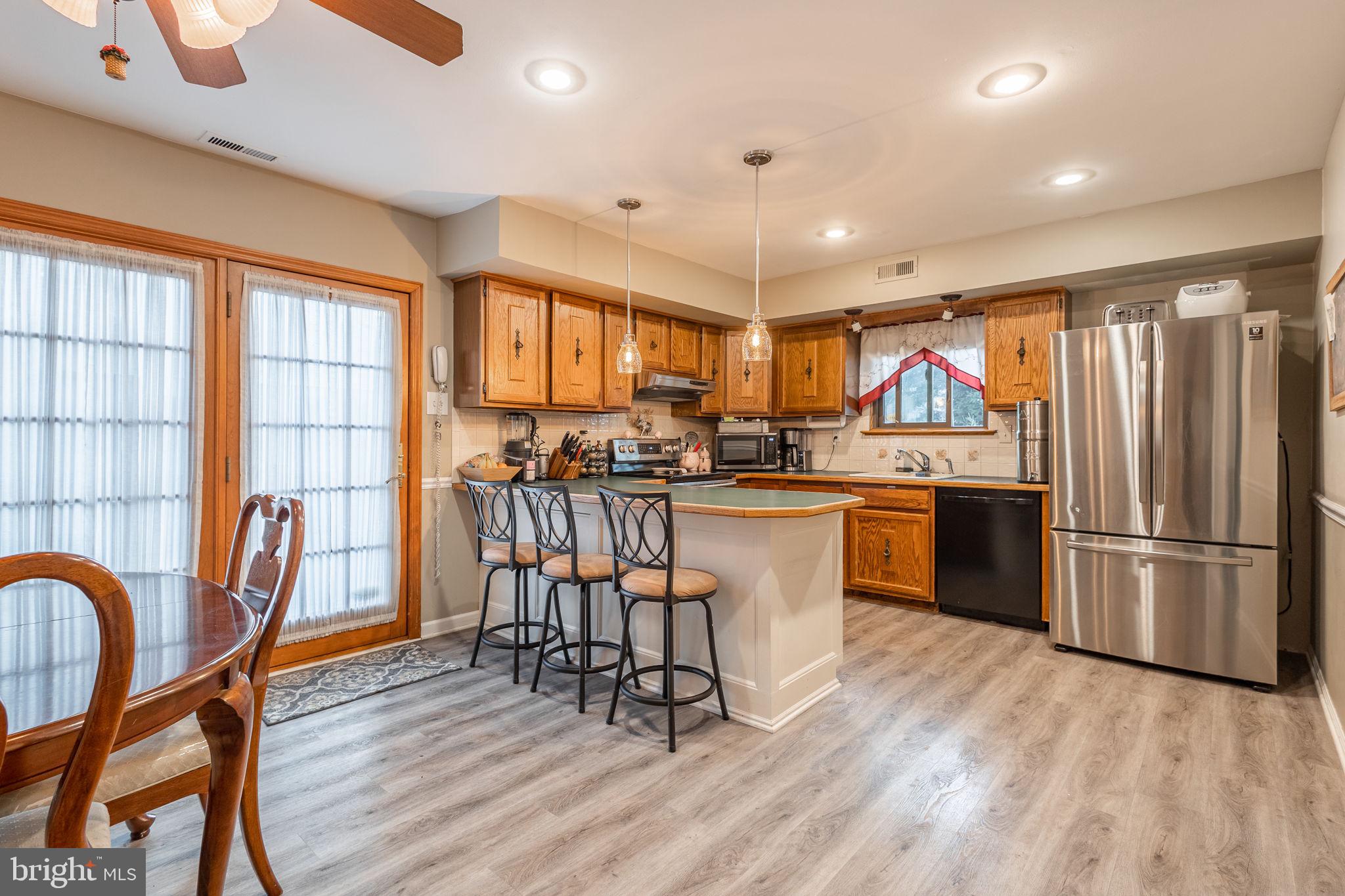 VILLAGE SHIRES - Residential