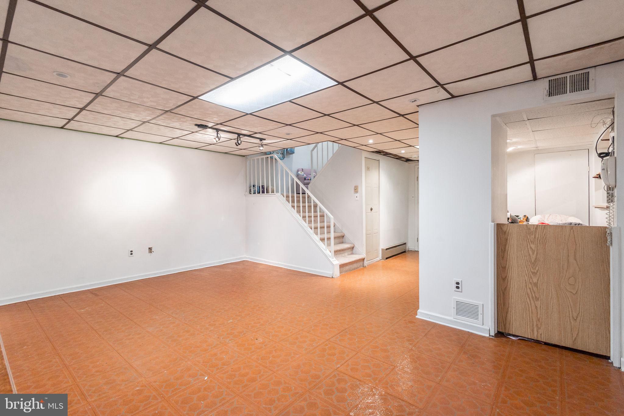 VILLAGE SHIRES - Residential