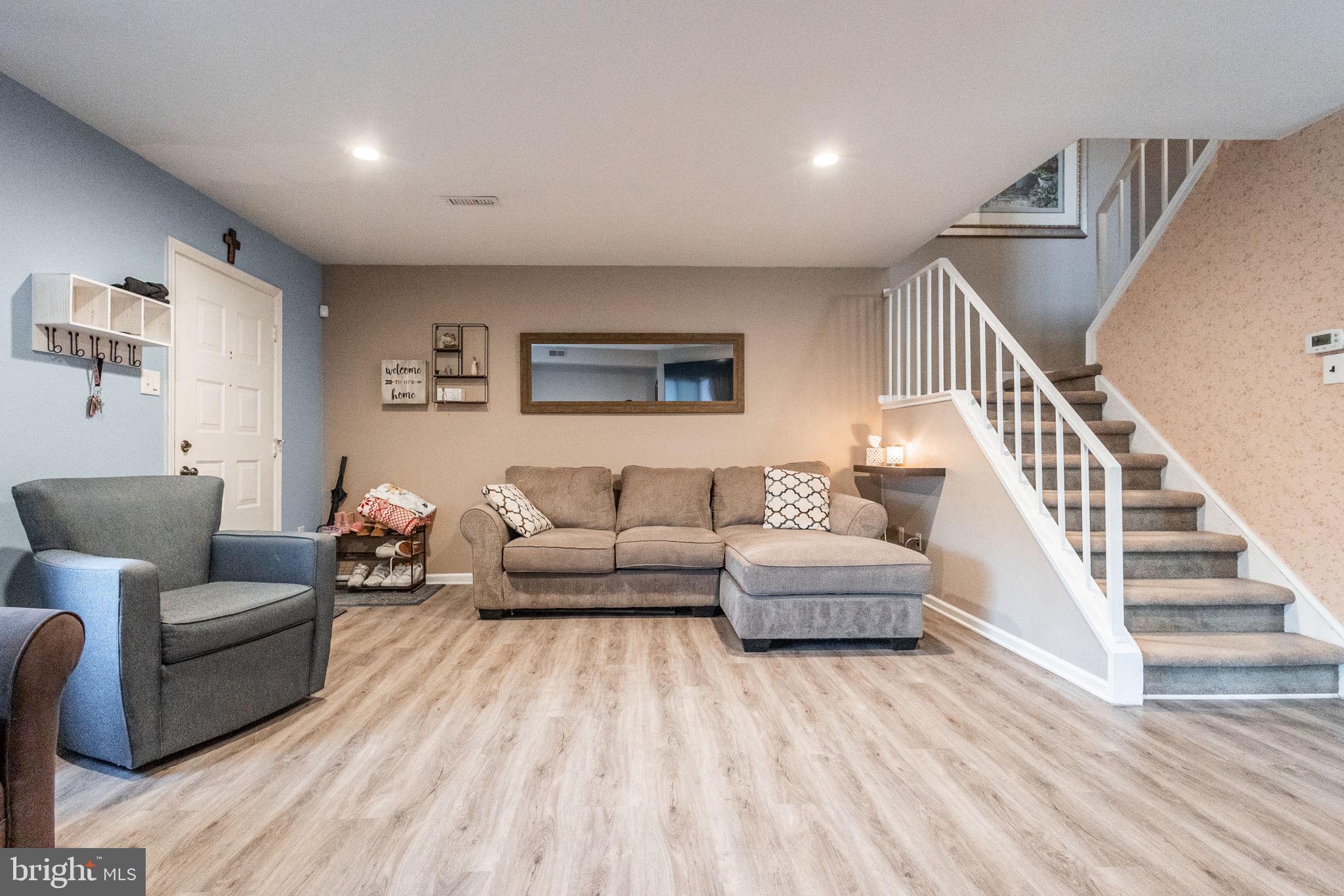 VILLAGE SHIRES - Residential