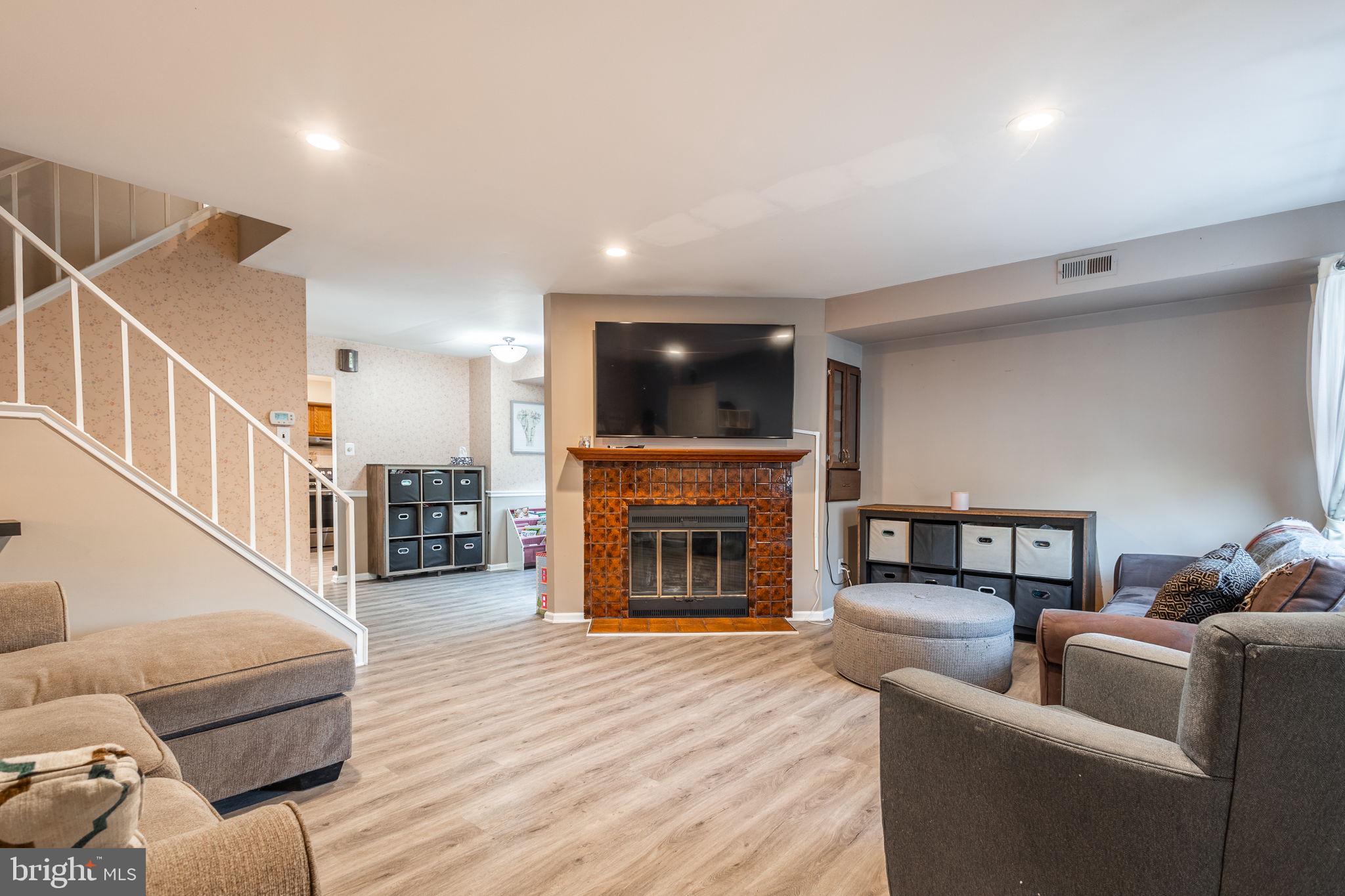 VILLAGE SHIRES - Residential