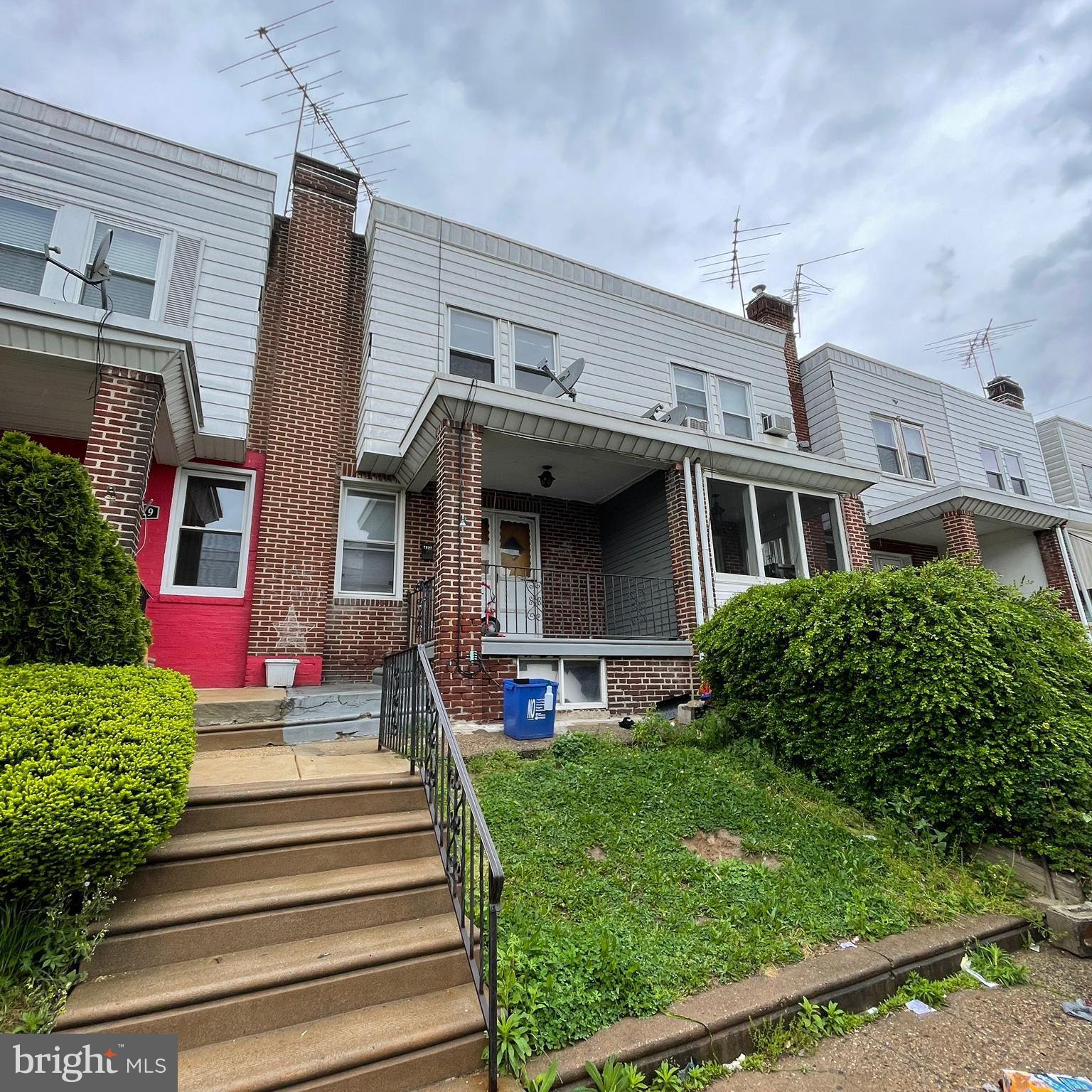 Great opportunity for investors to move-in buyers looking in the Elmwood Neighborhood. Recently vacated in need of a minor facelift. This is a 3 bedroom and 1 bathroom property in a growing part of the city. Conveniently located just a couple of blocks near Park Elmwood, shops and public transportation. All offers will be presented, with a $5000 deposit, and proof of funds. Book your showing today it won't last long!