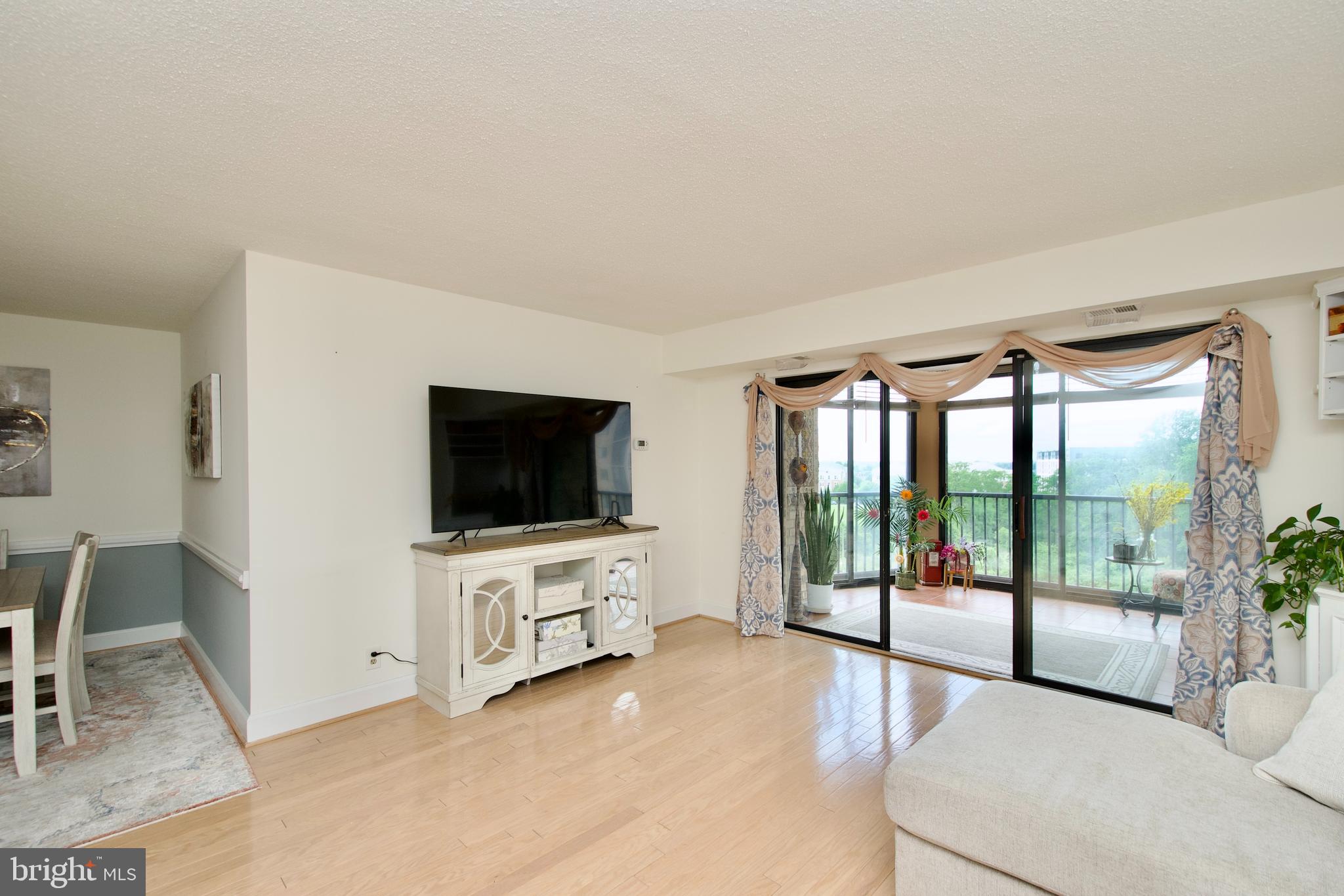 5901 MOUNT EAGLE DRIVE 817