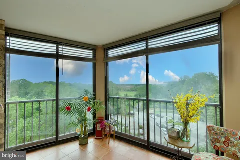5901 Mount Eagle Drive Unit 817, Alexandria, VA 22303 - MLS#: VAFX2233974