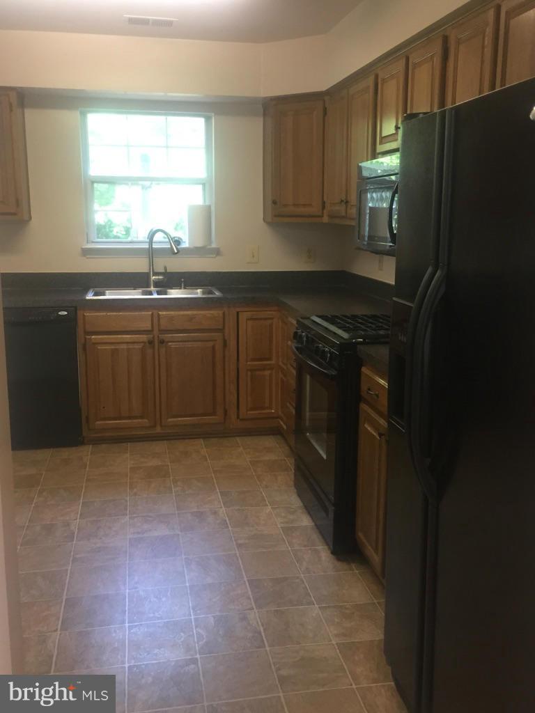 GREEN RIDGE COZZOS - Residential Lease