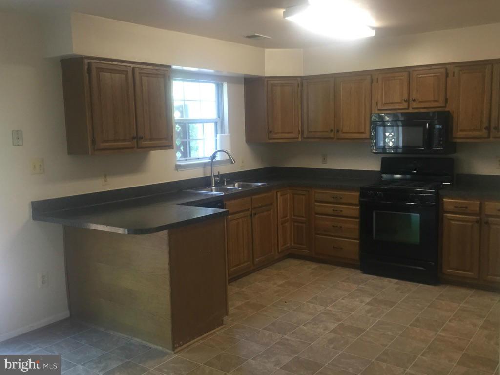 GREEN RIDGE COZZOS - Residential Lease