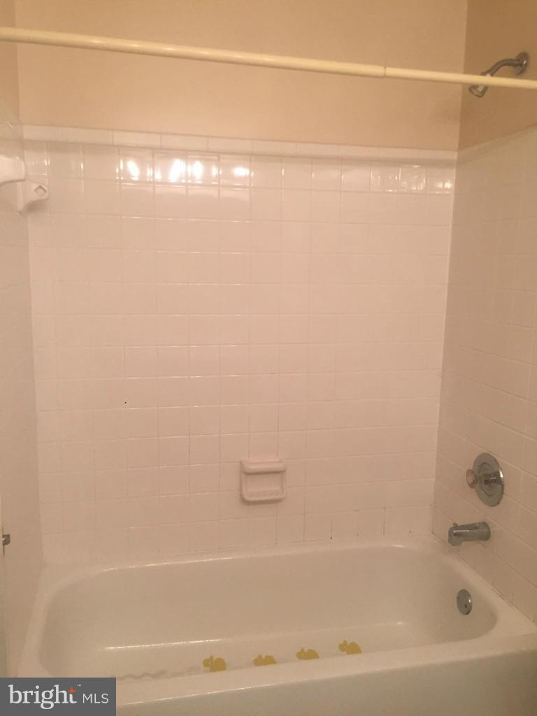 GREEN RIDGE COZZOS - Residential Lease