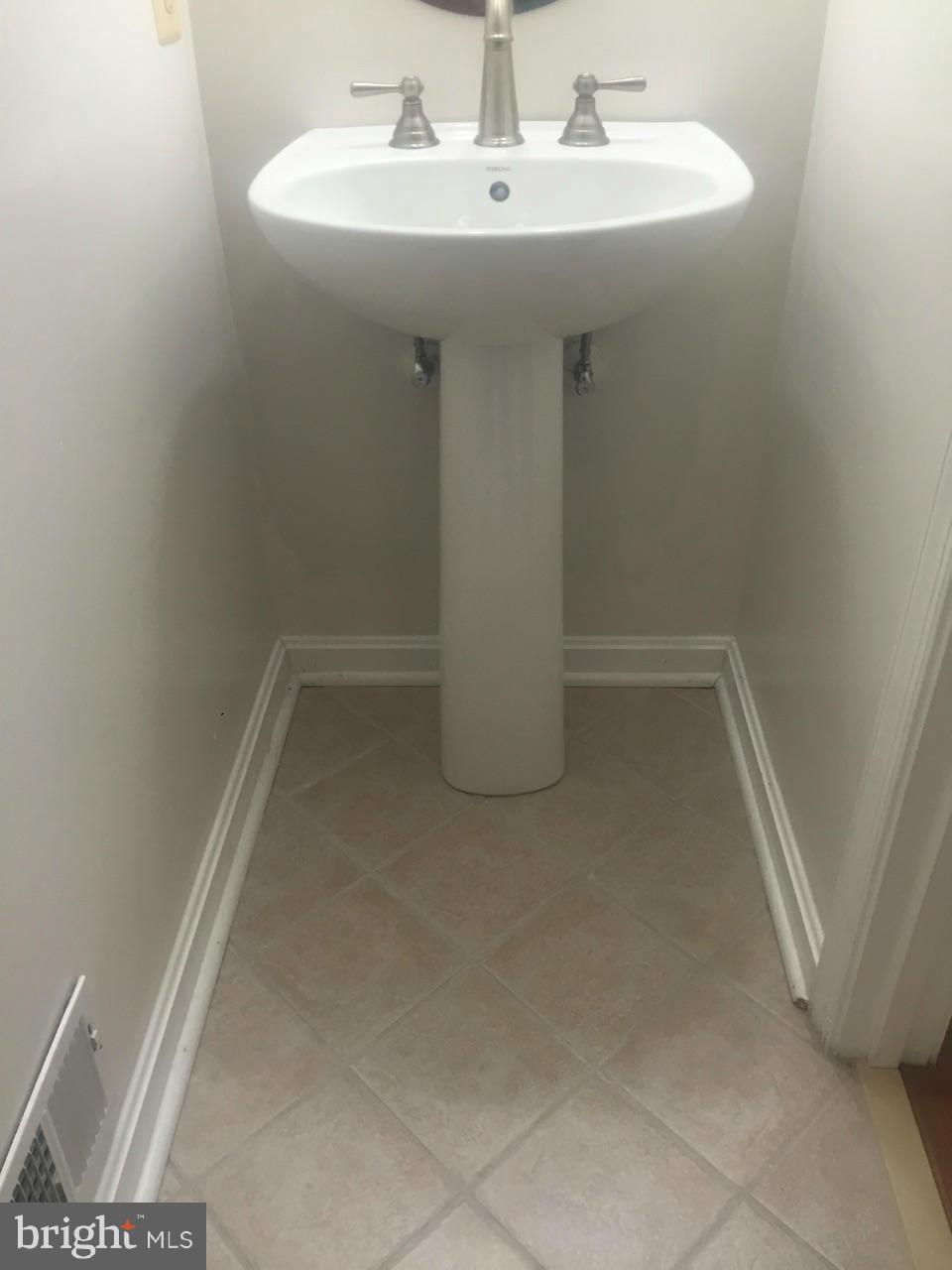 GREEN RIDGE COZZOS - Residential Lease