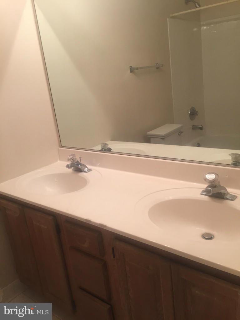 GREEN RIDGE COZZOS - Residential Lease