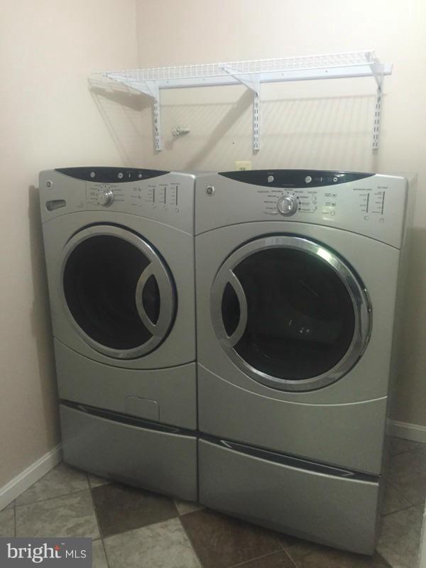 GREEN RIDGE COZZOS - Residential Lease