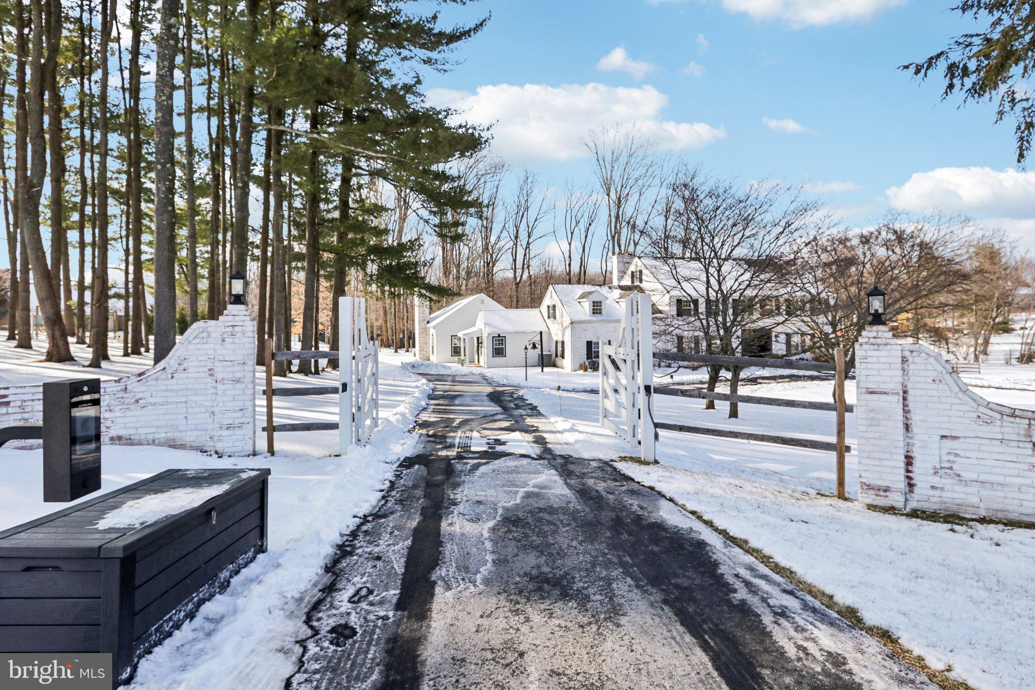 RADNOR HUNT - Residential Lease