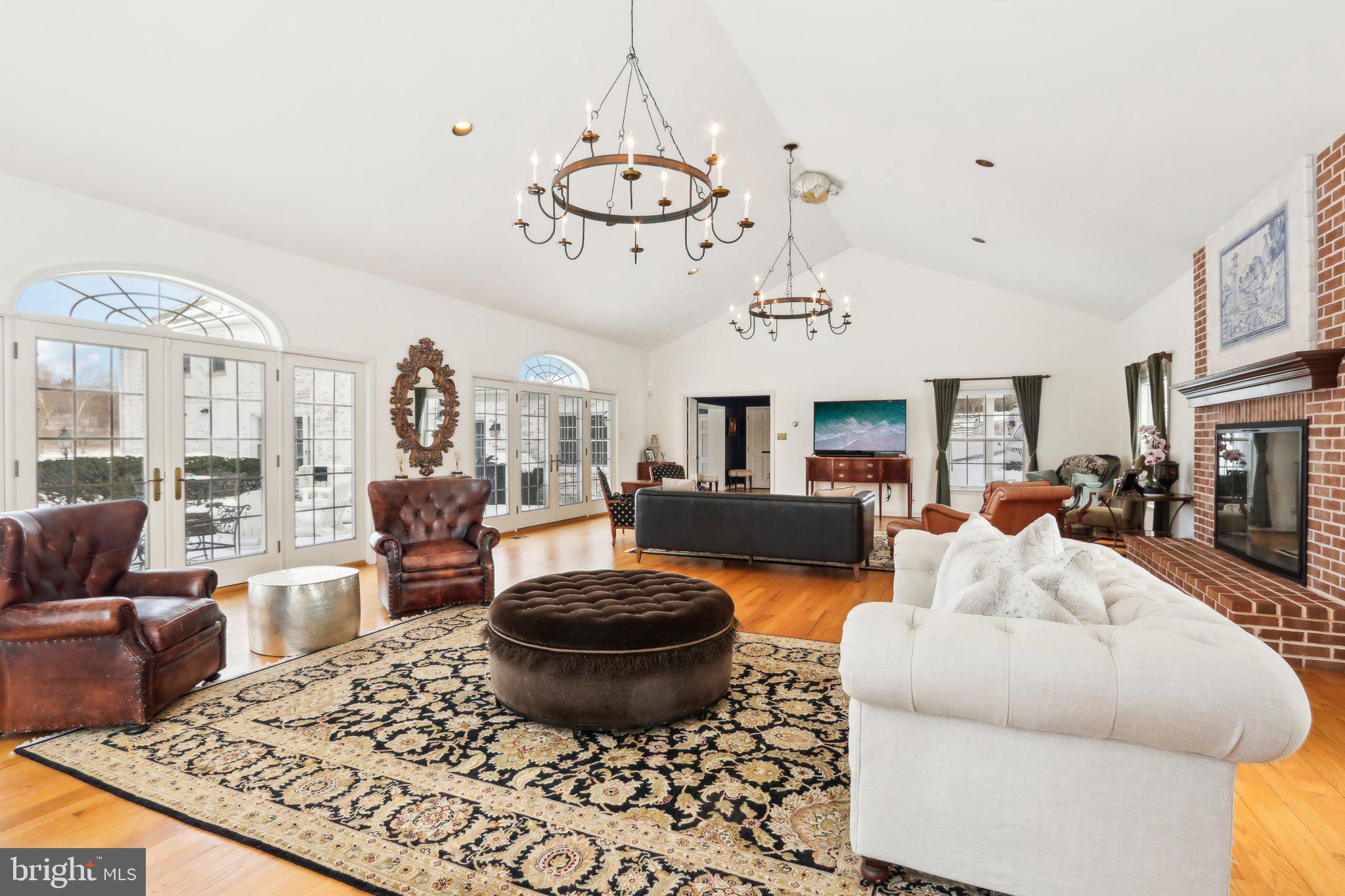 RADNOR HUNT - Residential Lease