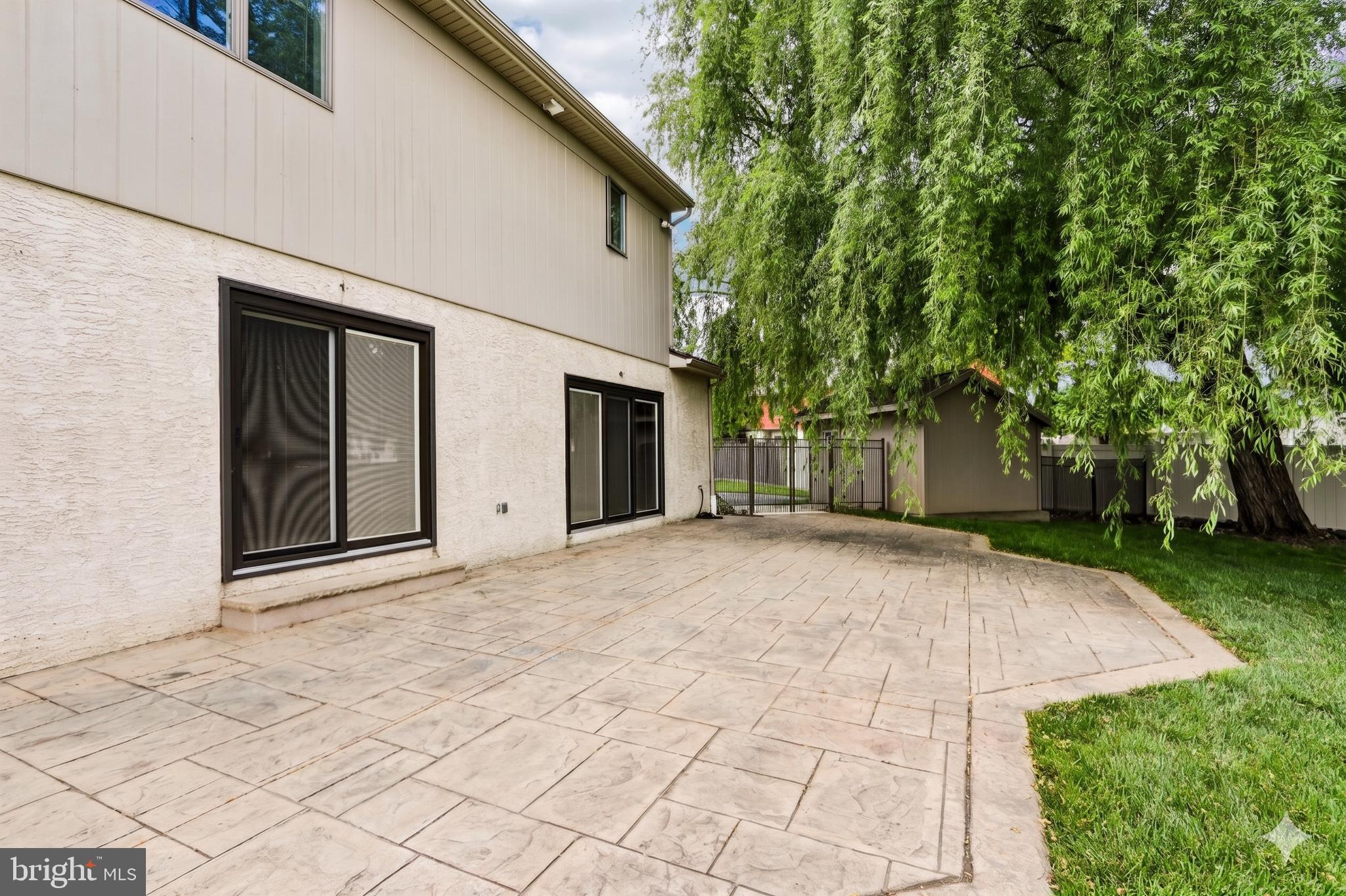 BRENTWOOD MANOR - Residential
