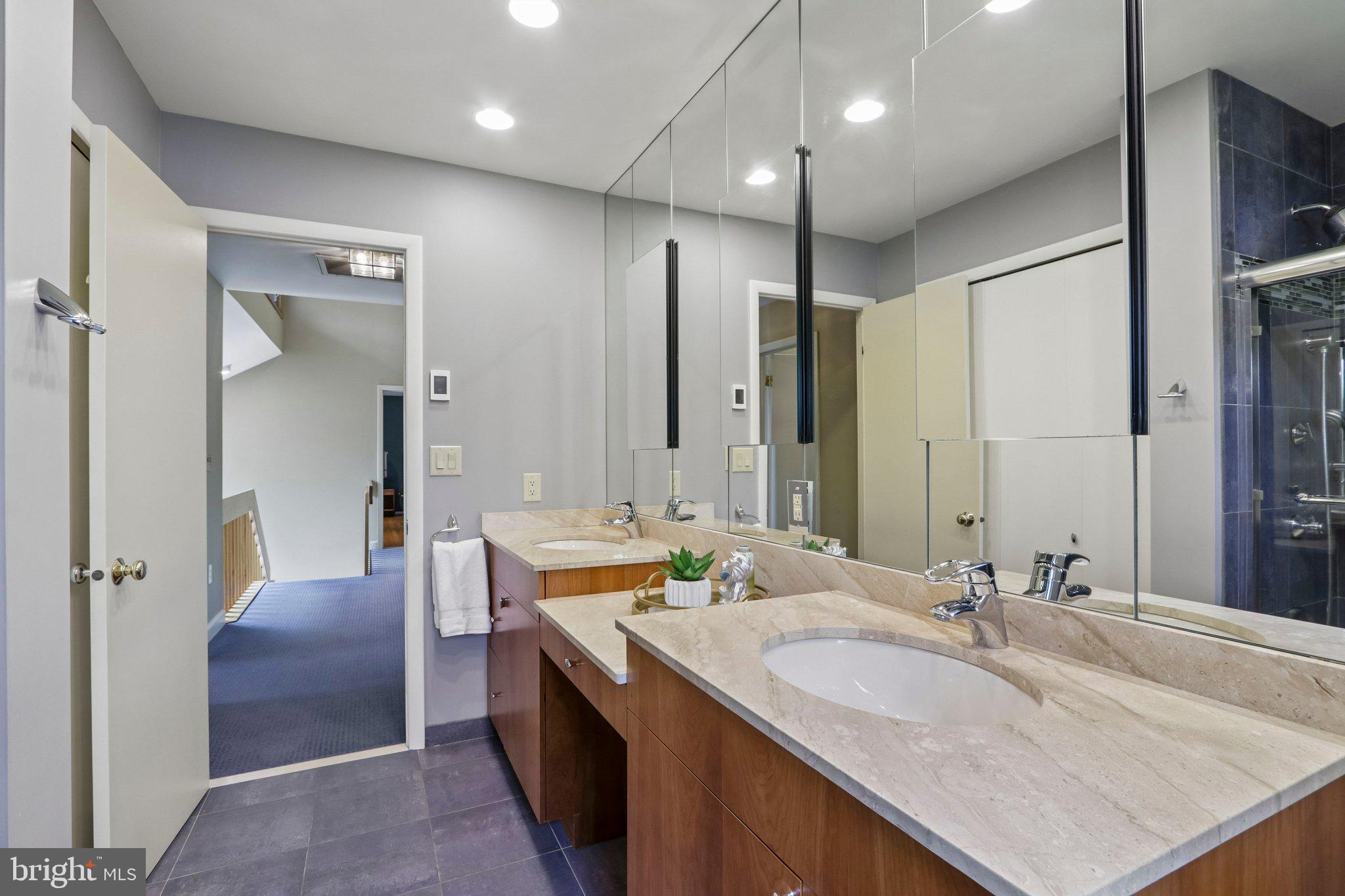 BRENTWOOD MANOR - Residential