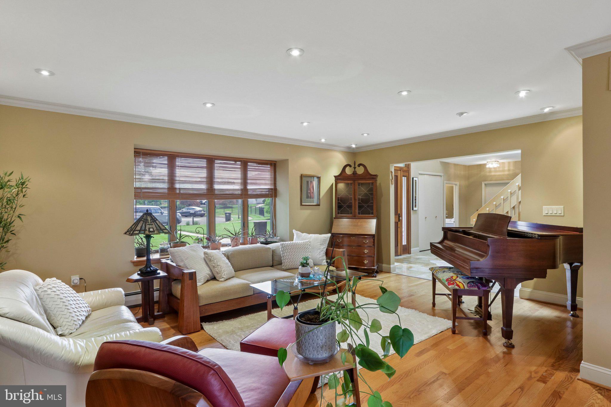 BRENTWOOD MANOR - Residential