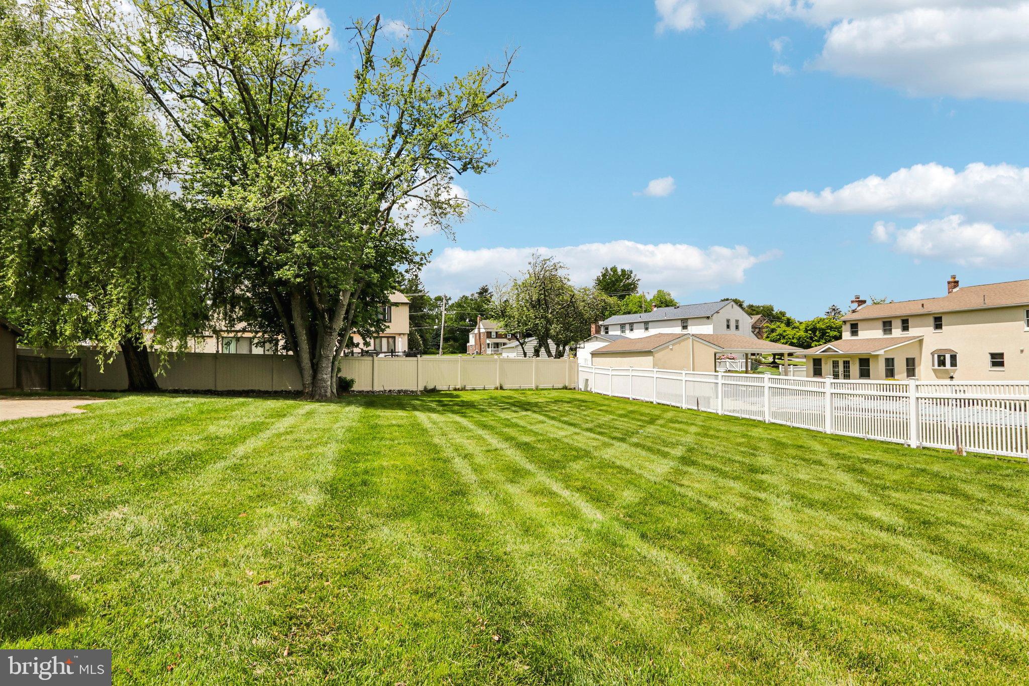 BRENTWOOD MANOR - Residential
