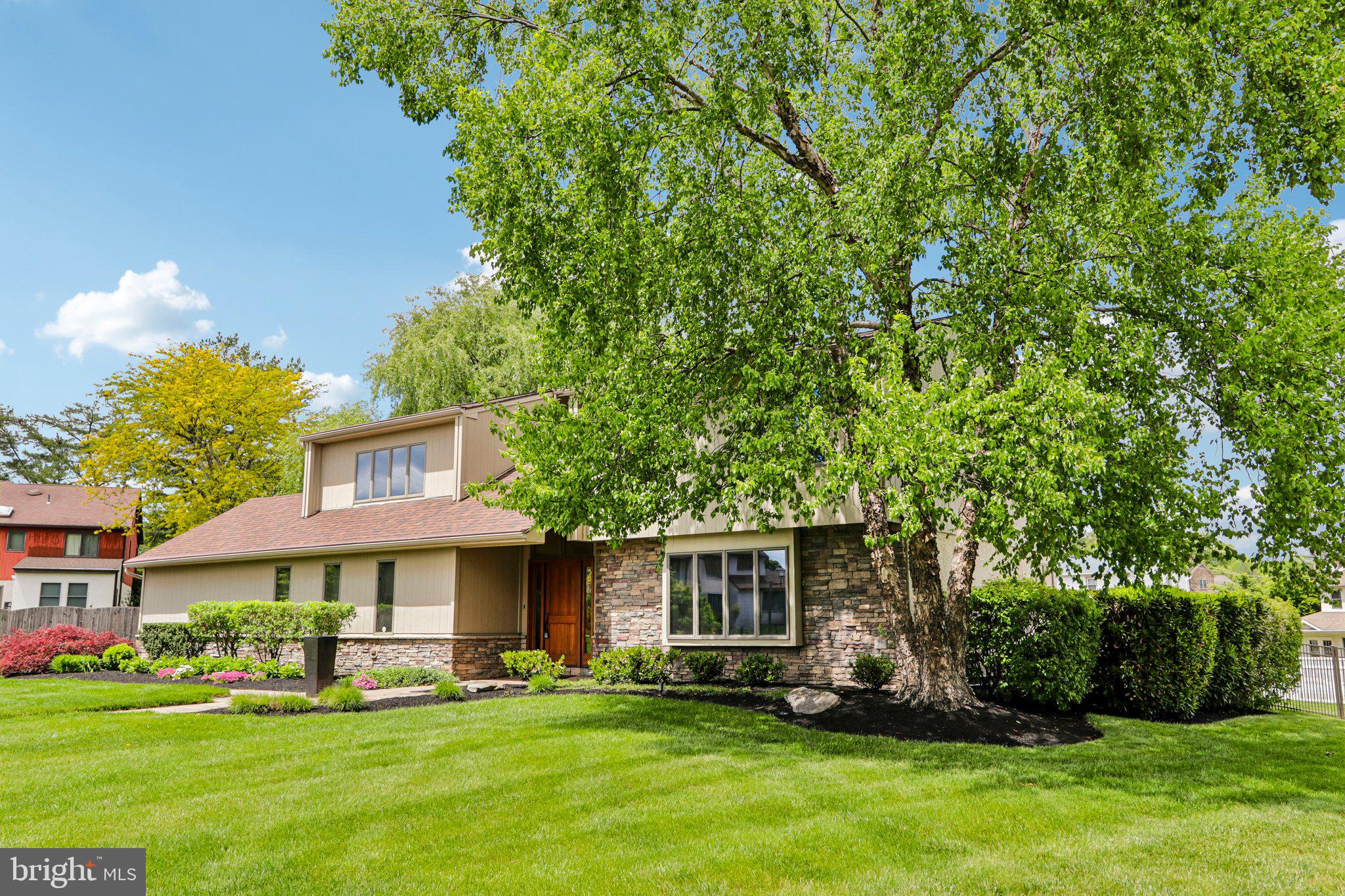 BRENTWOOD MANOR - Residential