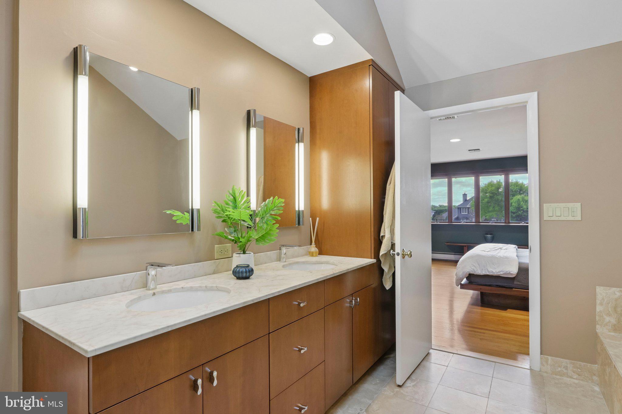 BRENTWOOD MANOR - Residential