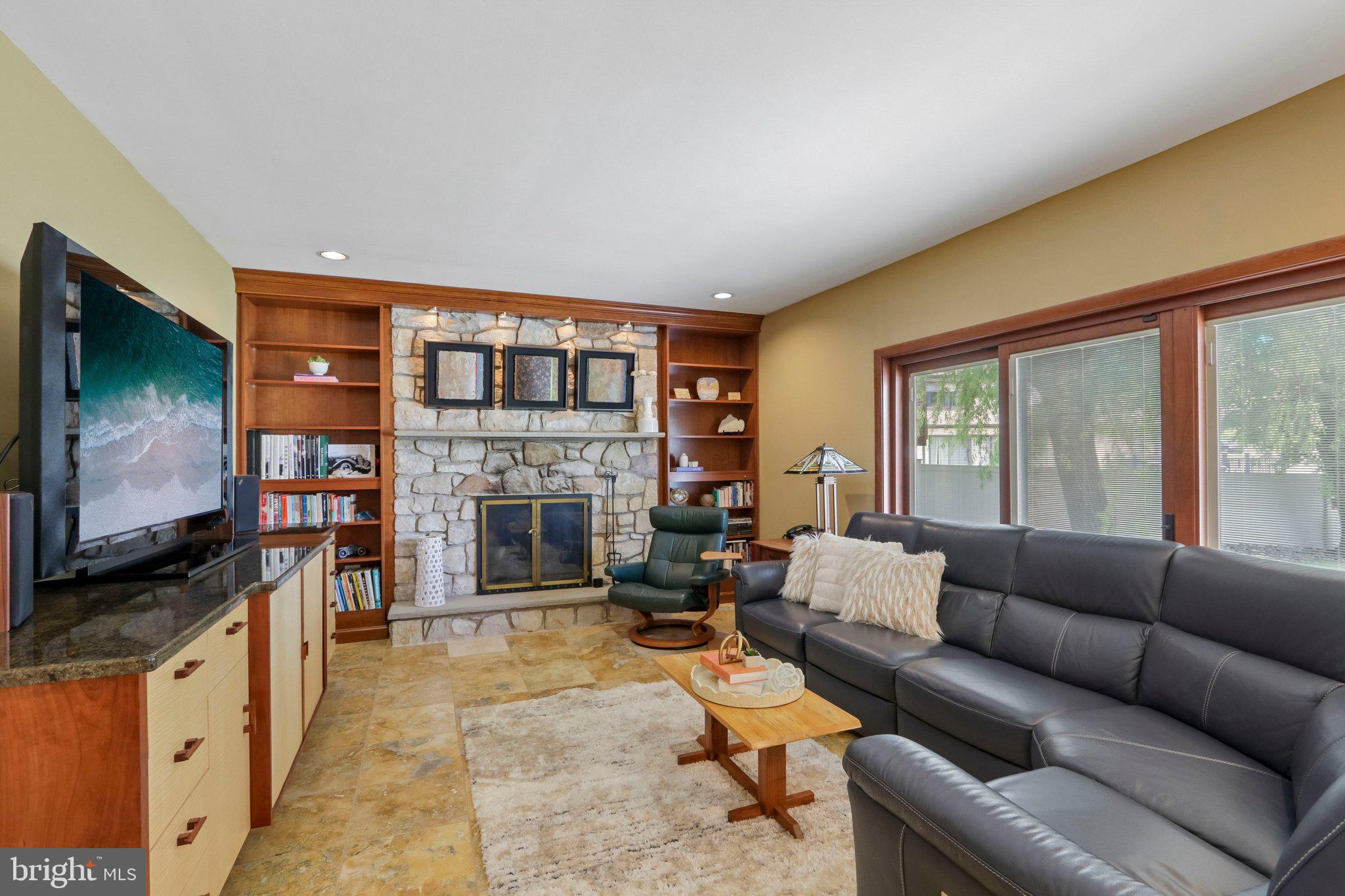 BRENTWOOD MANOR - Residential