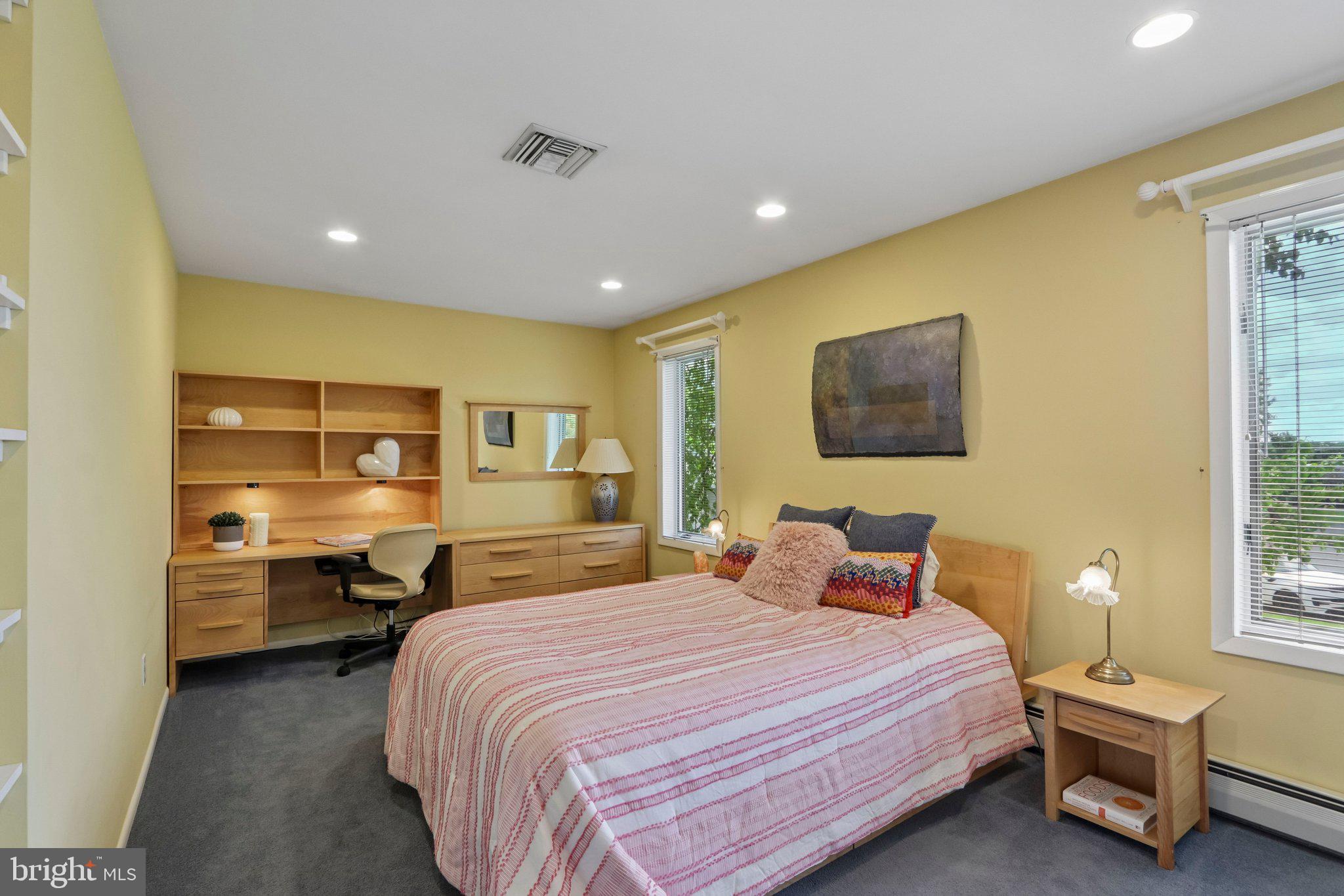 BRENTWOOD MANOR - Residential