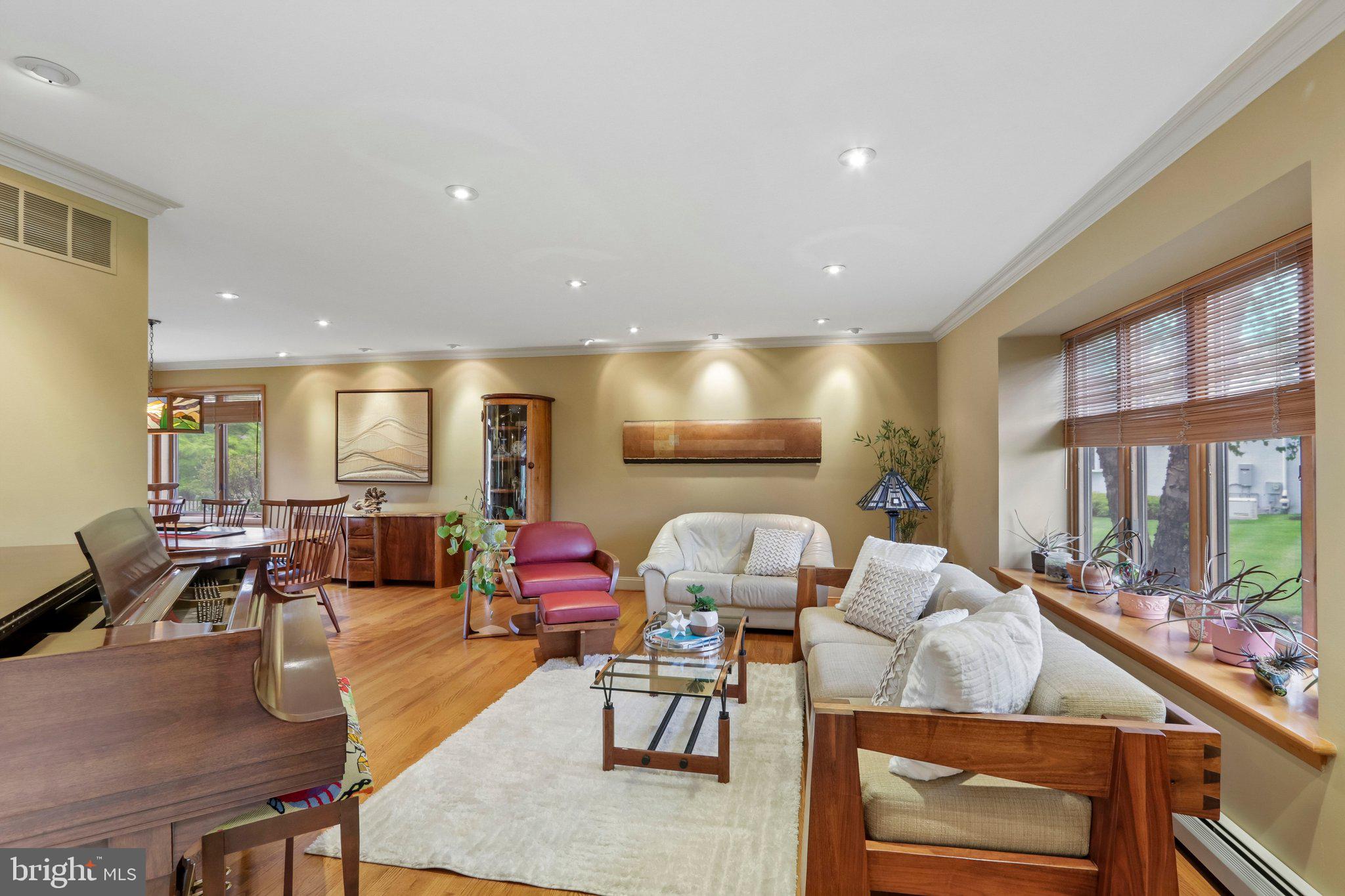 BRENTWOOD MANOR - Residential
