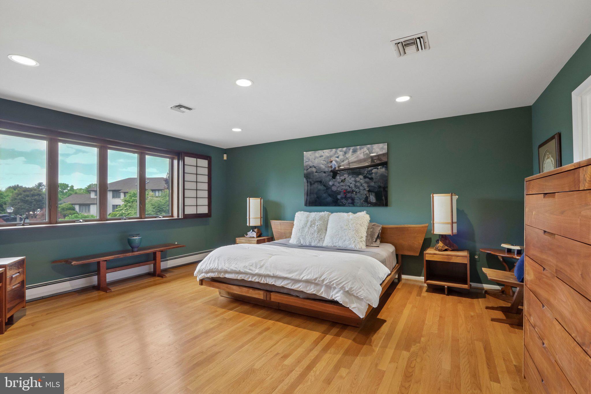 BRENTWOOD MANOR - Residential