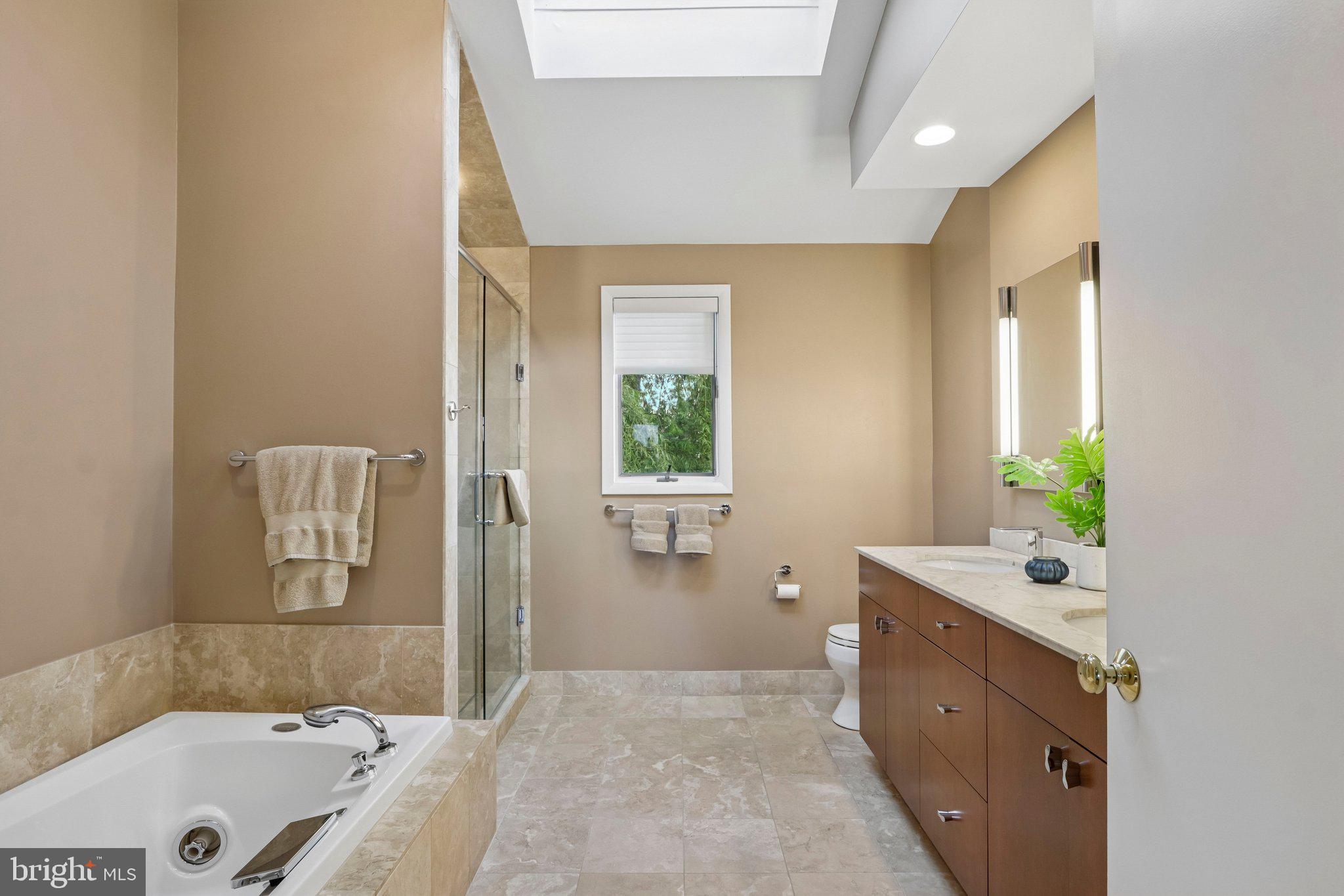 BRENTWOOD MANOR - Residential