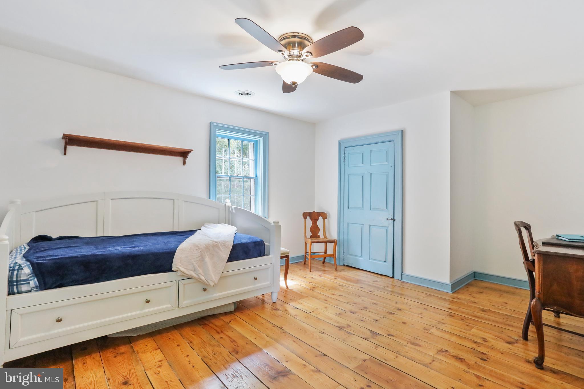 HEDGESVILLE - Residential