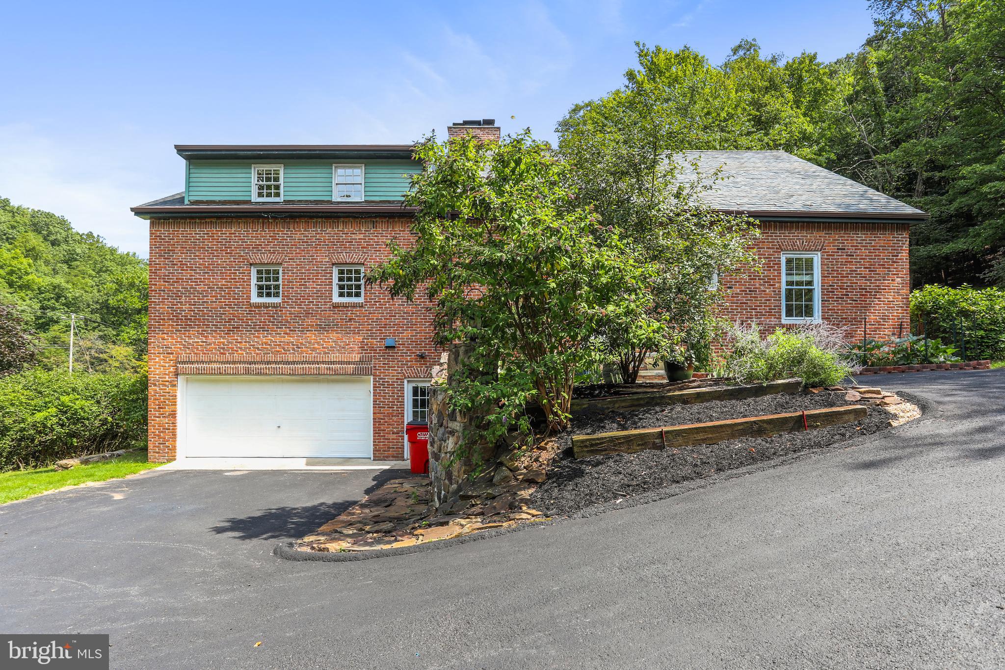 HEDGESVILLE - Residential