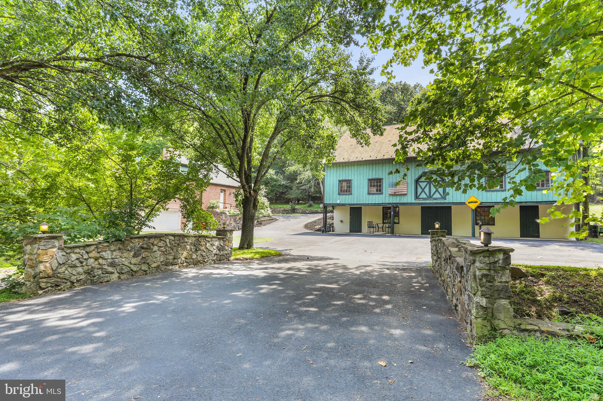 HEDGESVILLE - Residential