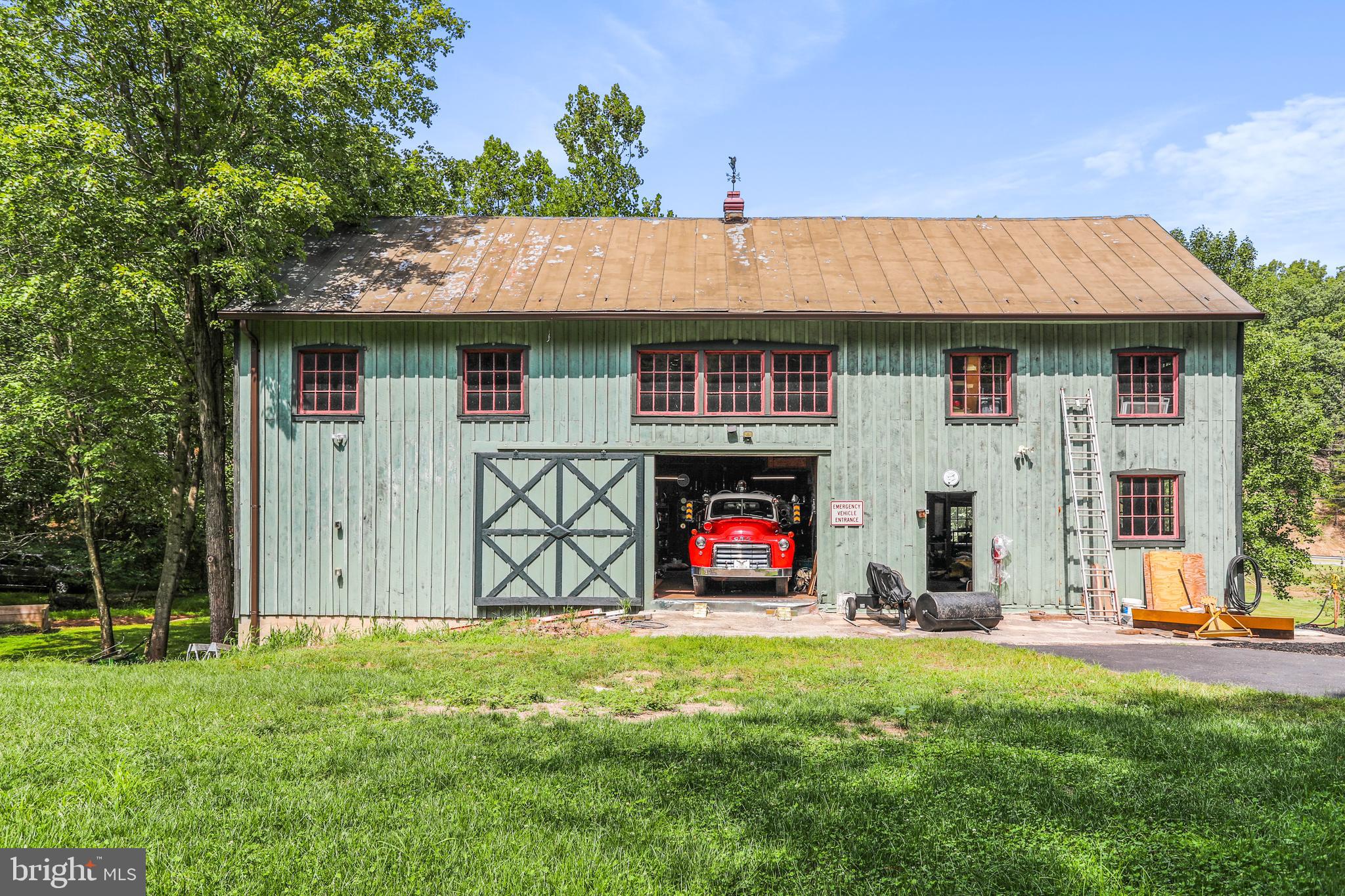 HEDGESVILLE - Residential