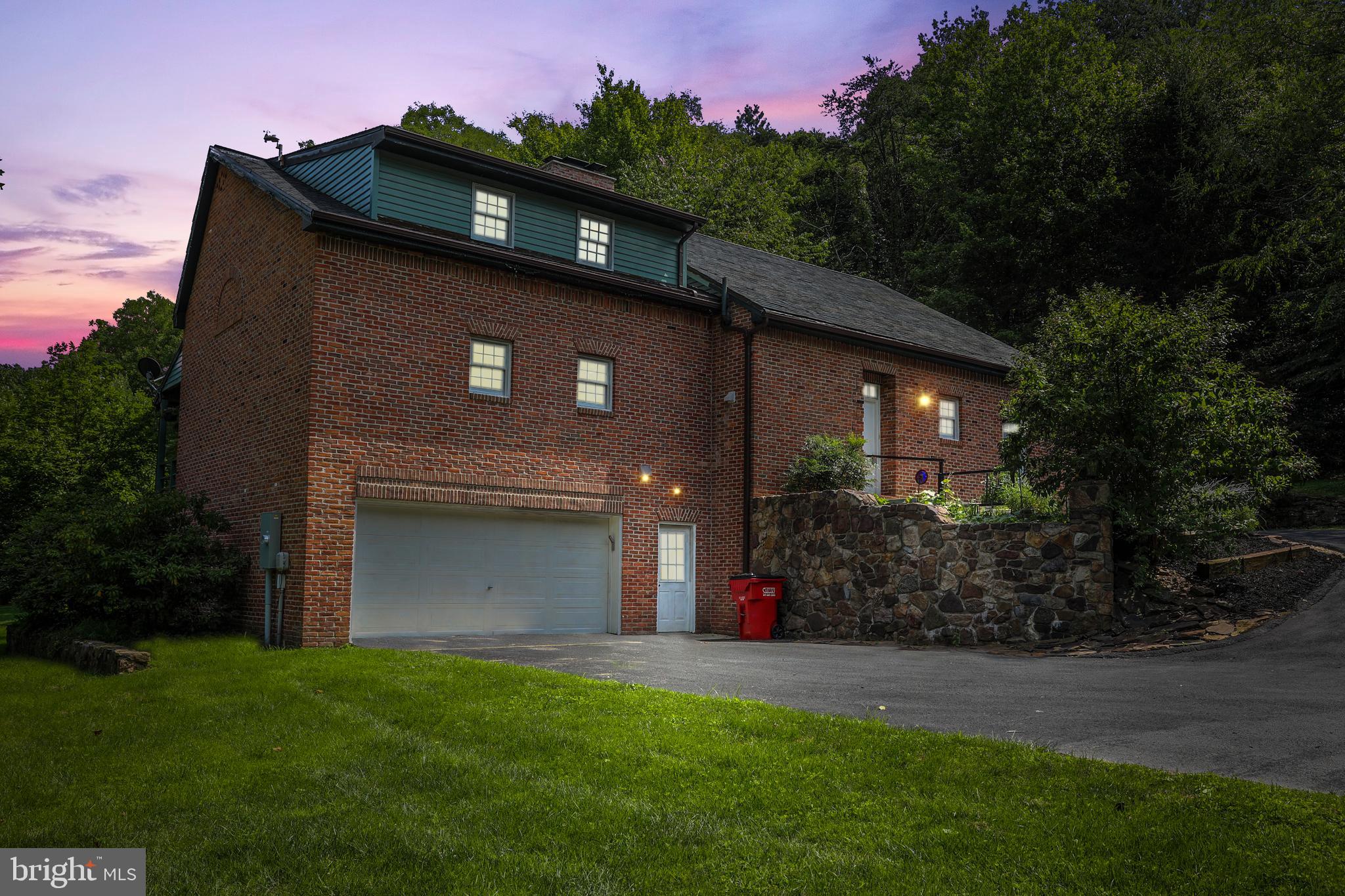 HEDGESVILLE - Residential