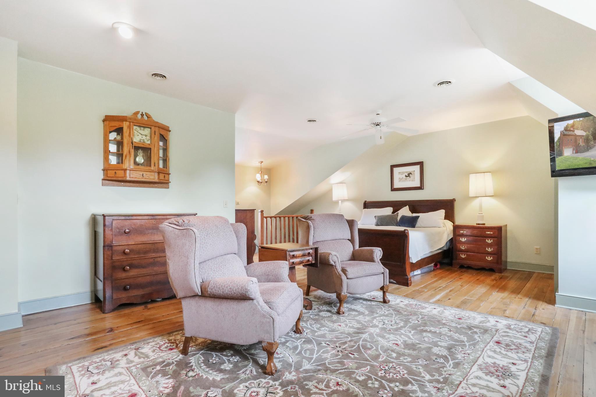 HEDGESVILLE - Residential