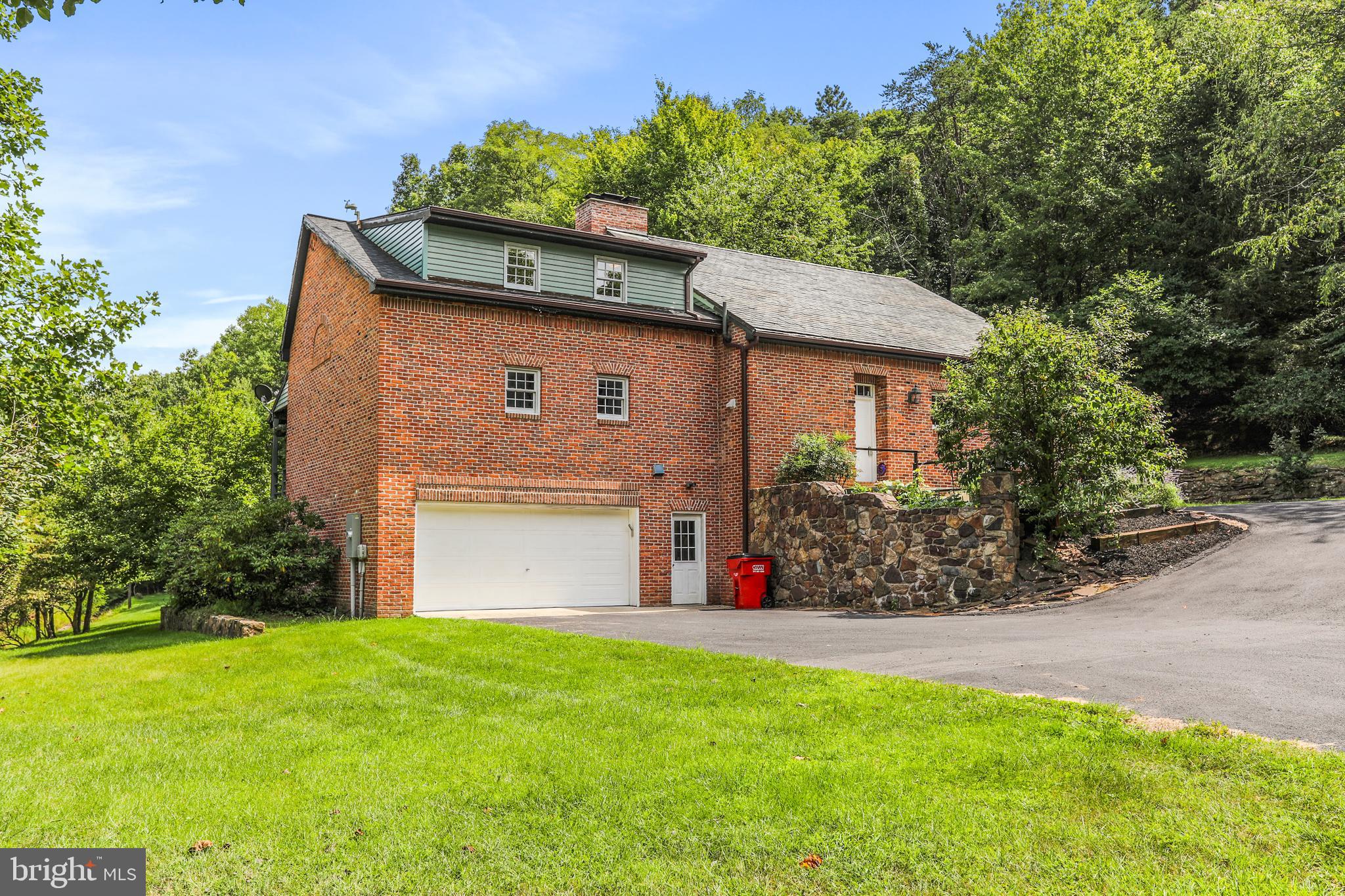 HEDGESVILLE - Residential