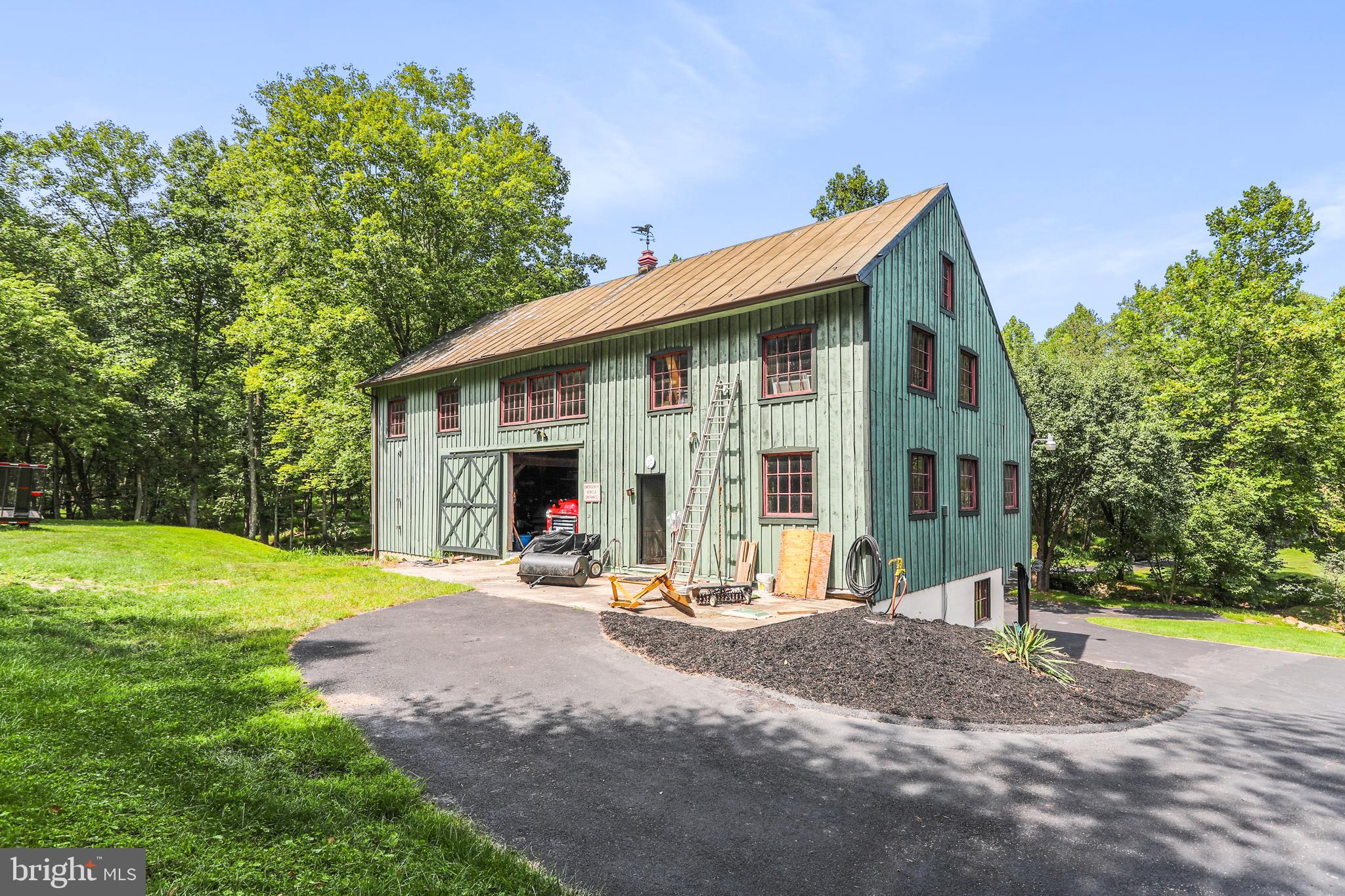 HEDGESVILLE - Residential